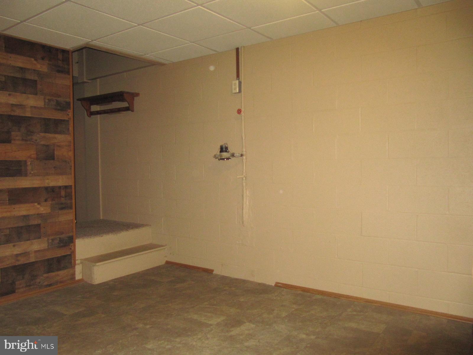 HOLLYWOOD ESTATES - Residential