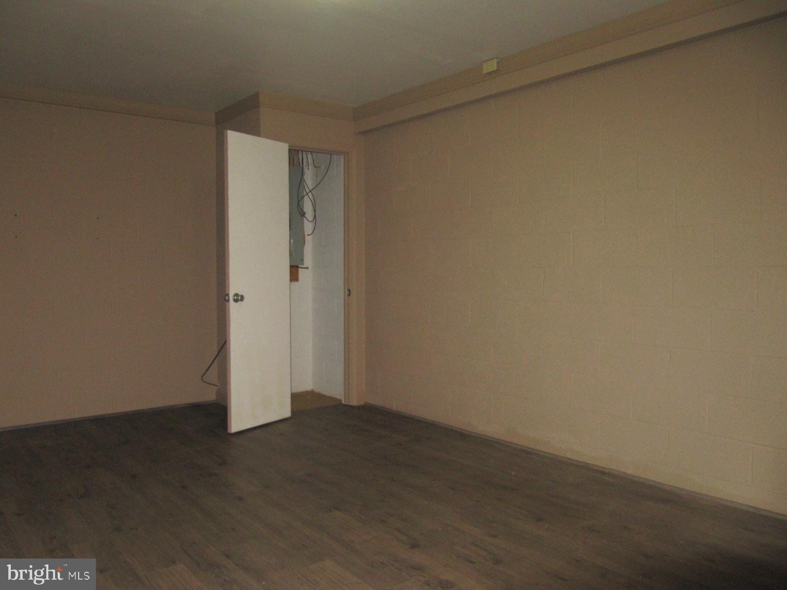 HOLLYWOOD ESTATES - Residential