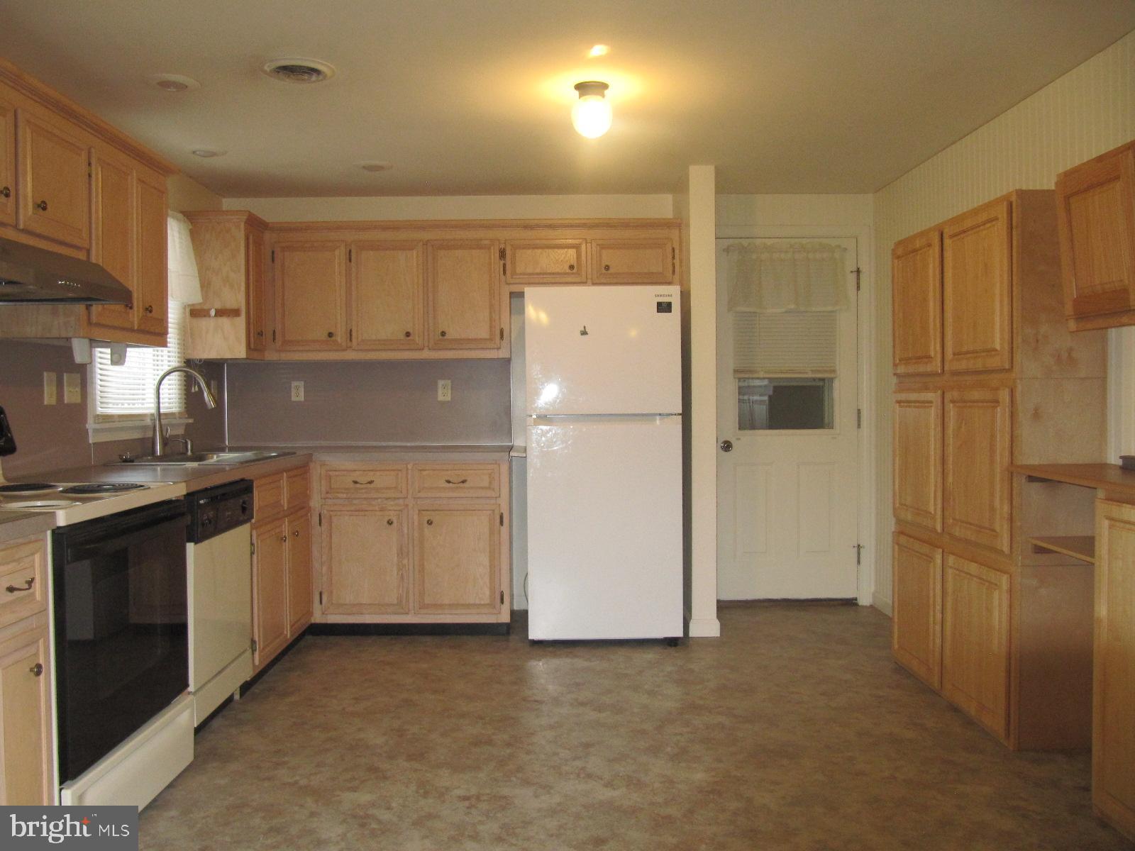 HOLLYWOOD ESTATES - Residential