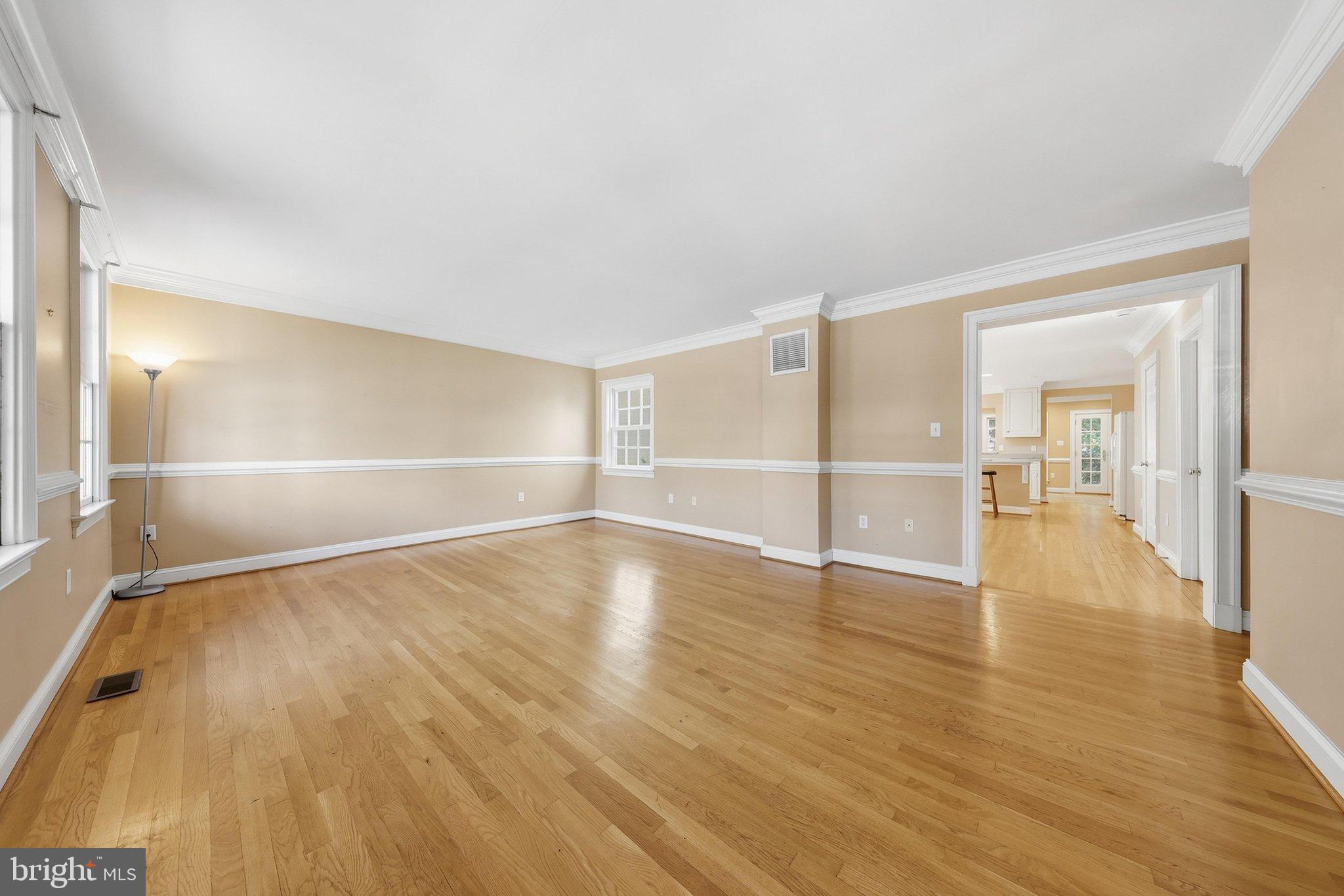 28 E 4TH STREET