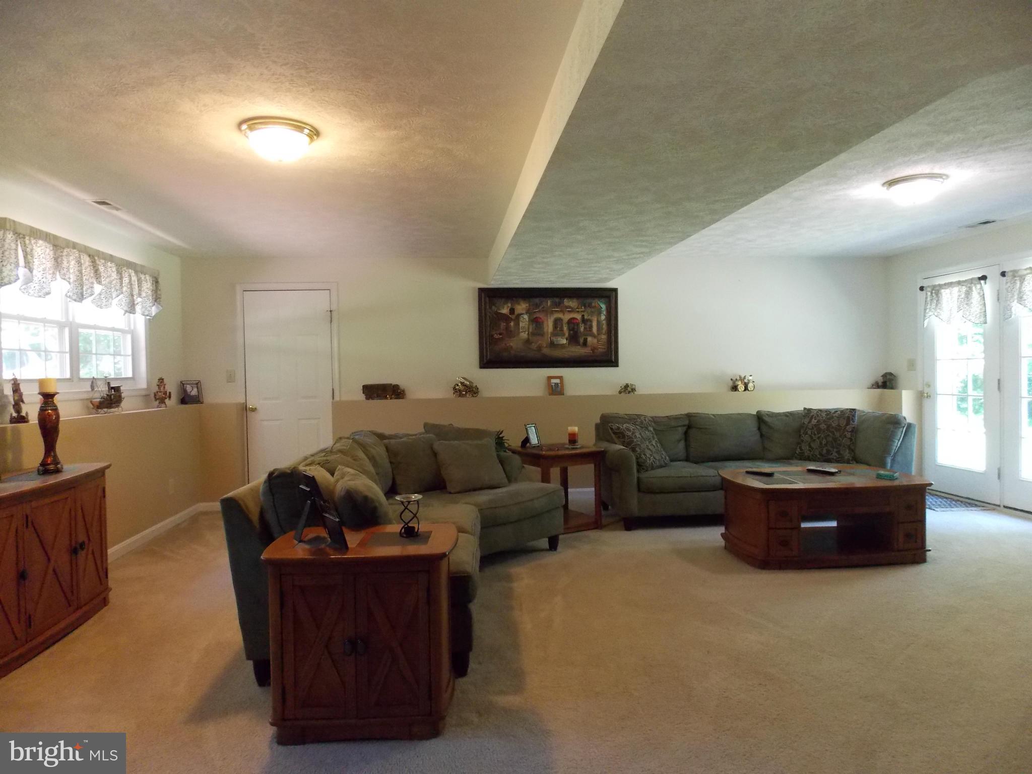 PIEDMONT SQUARE - Residential