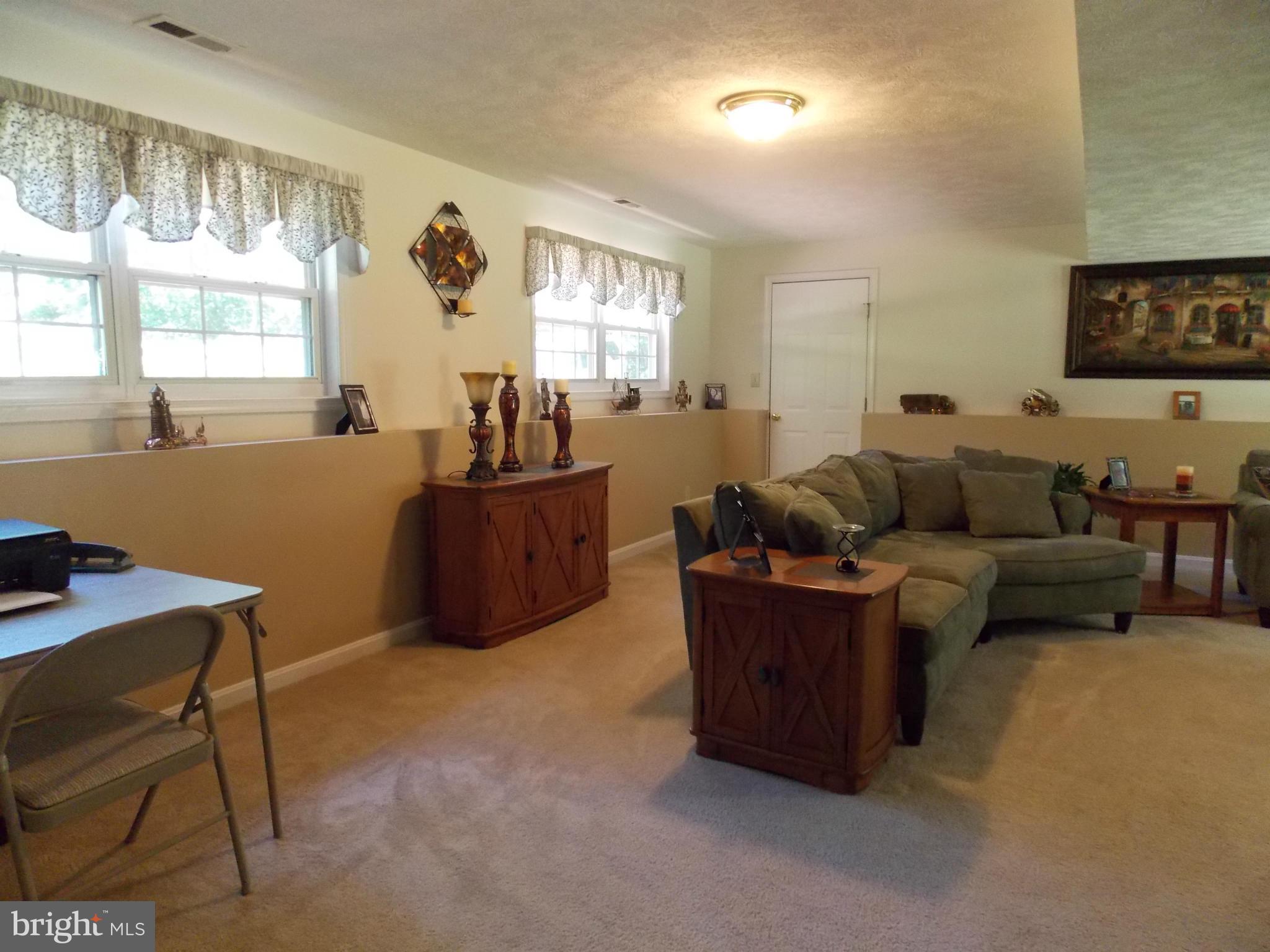 PIEDMONT SQUARE - Residential