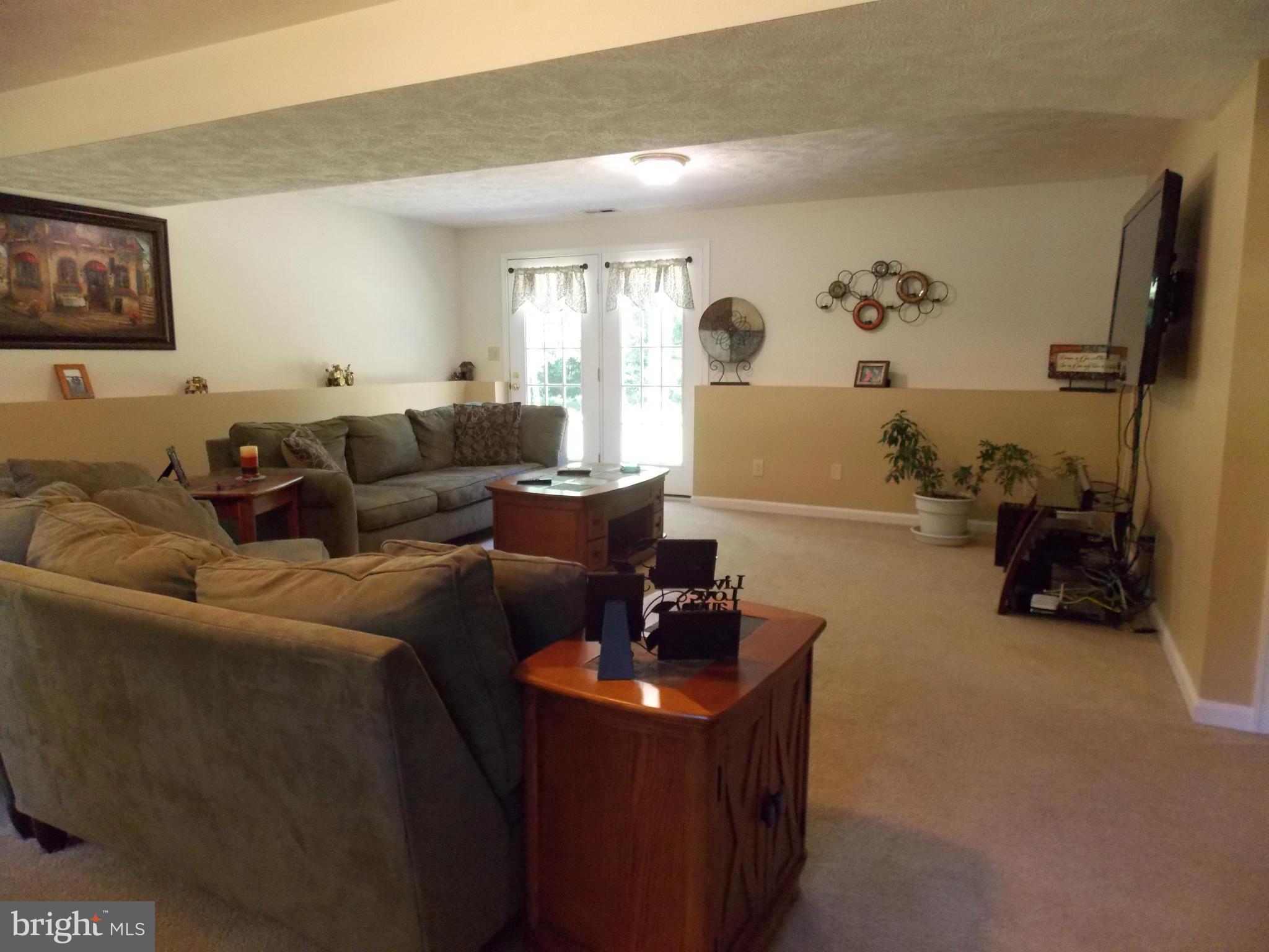 PIEDMONT SQUARE - Residential