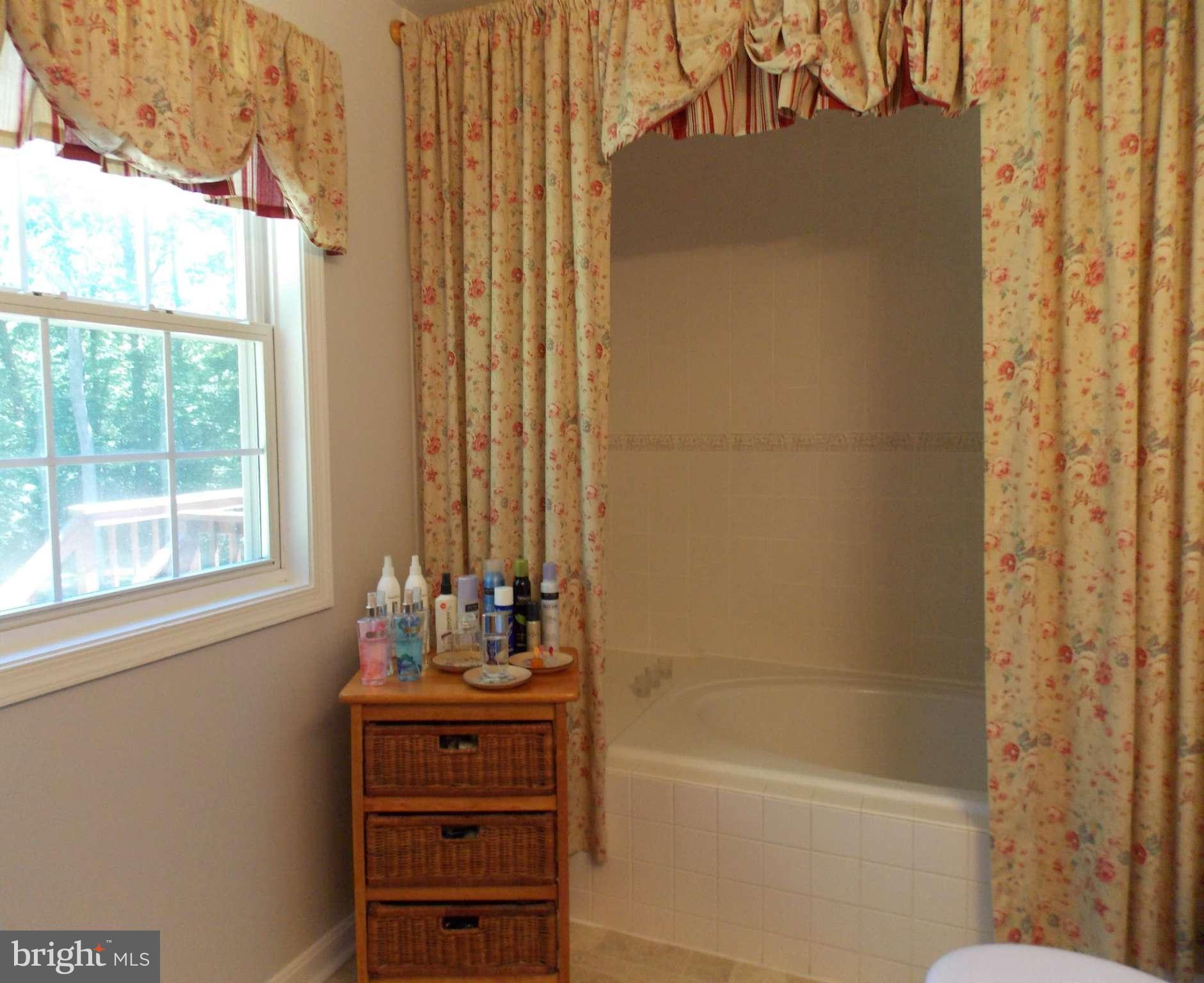 PIEDMONT SQUARE - Residential