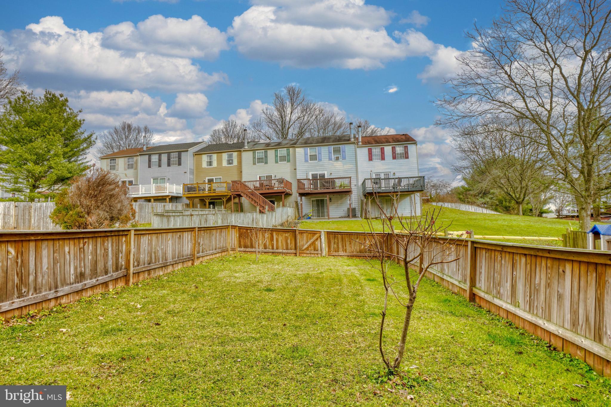 CONSTANT FRIENDSHIP - Residential