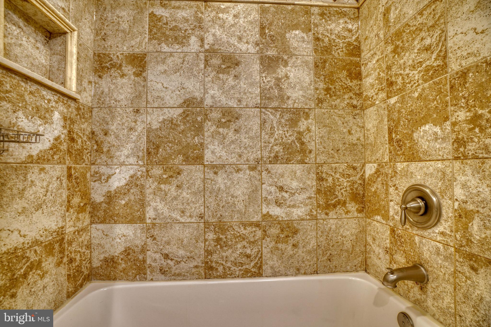 CONSTANT FRIENDSHIP - Residential