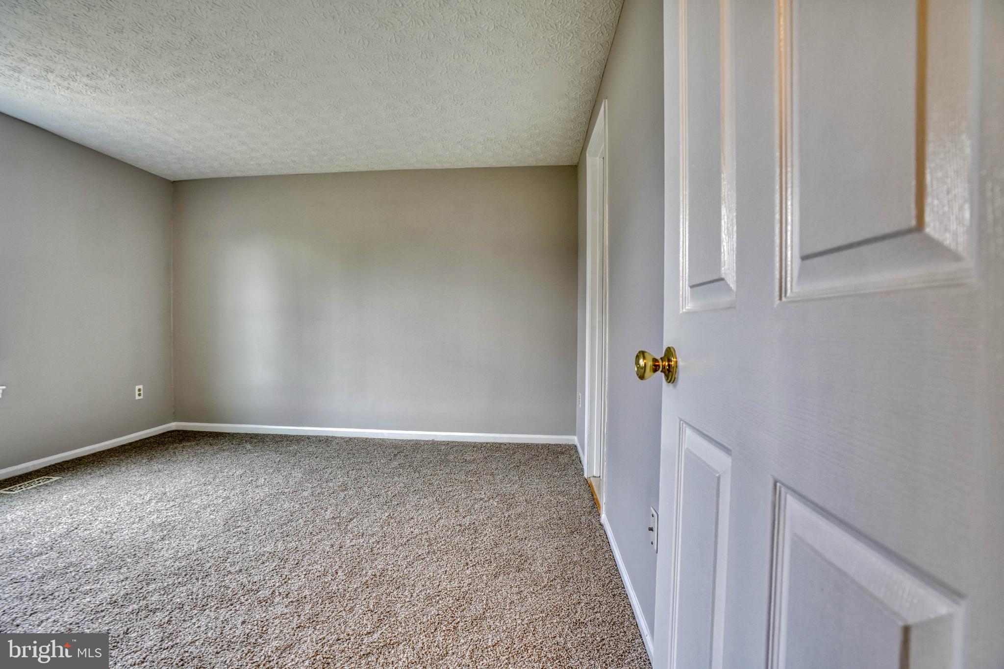 CONSTANT FRIENDSHIP - Residential