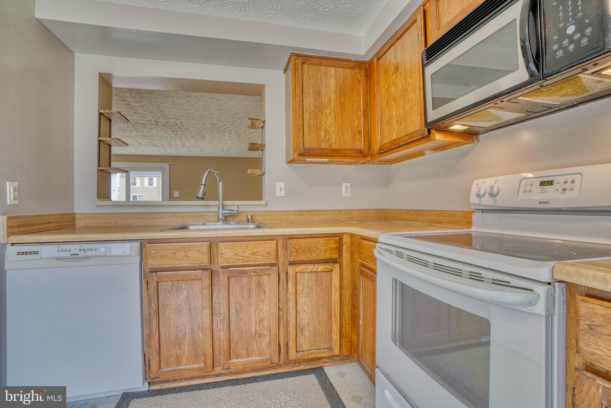 CONSTANT FRIENDSHIP - Residential