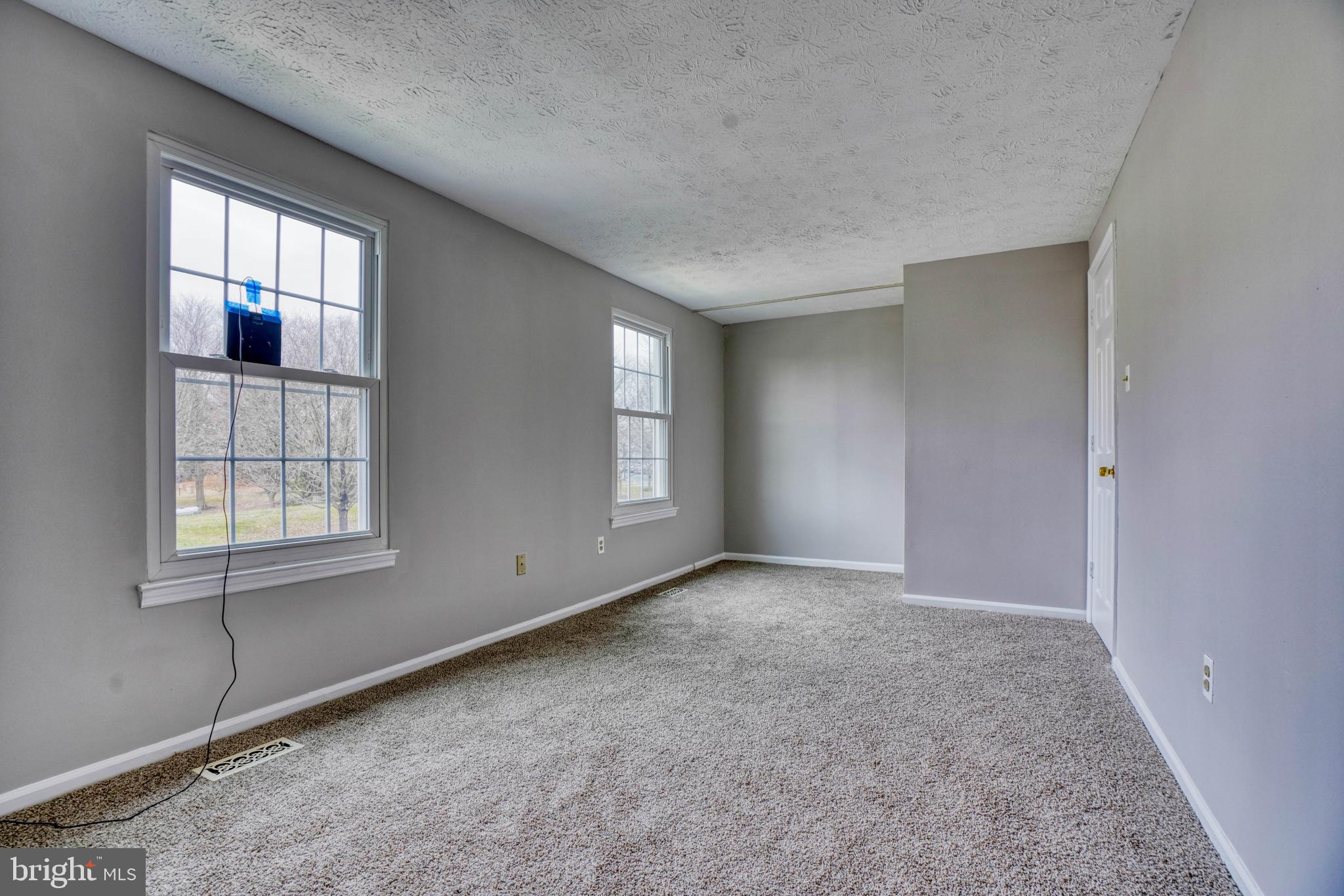 CONSTANT FRIENDSHIP - Residential