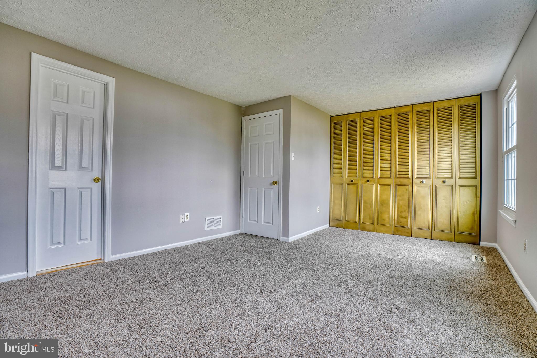 CONSTANT FRIENDSHIP - Residential