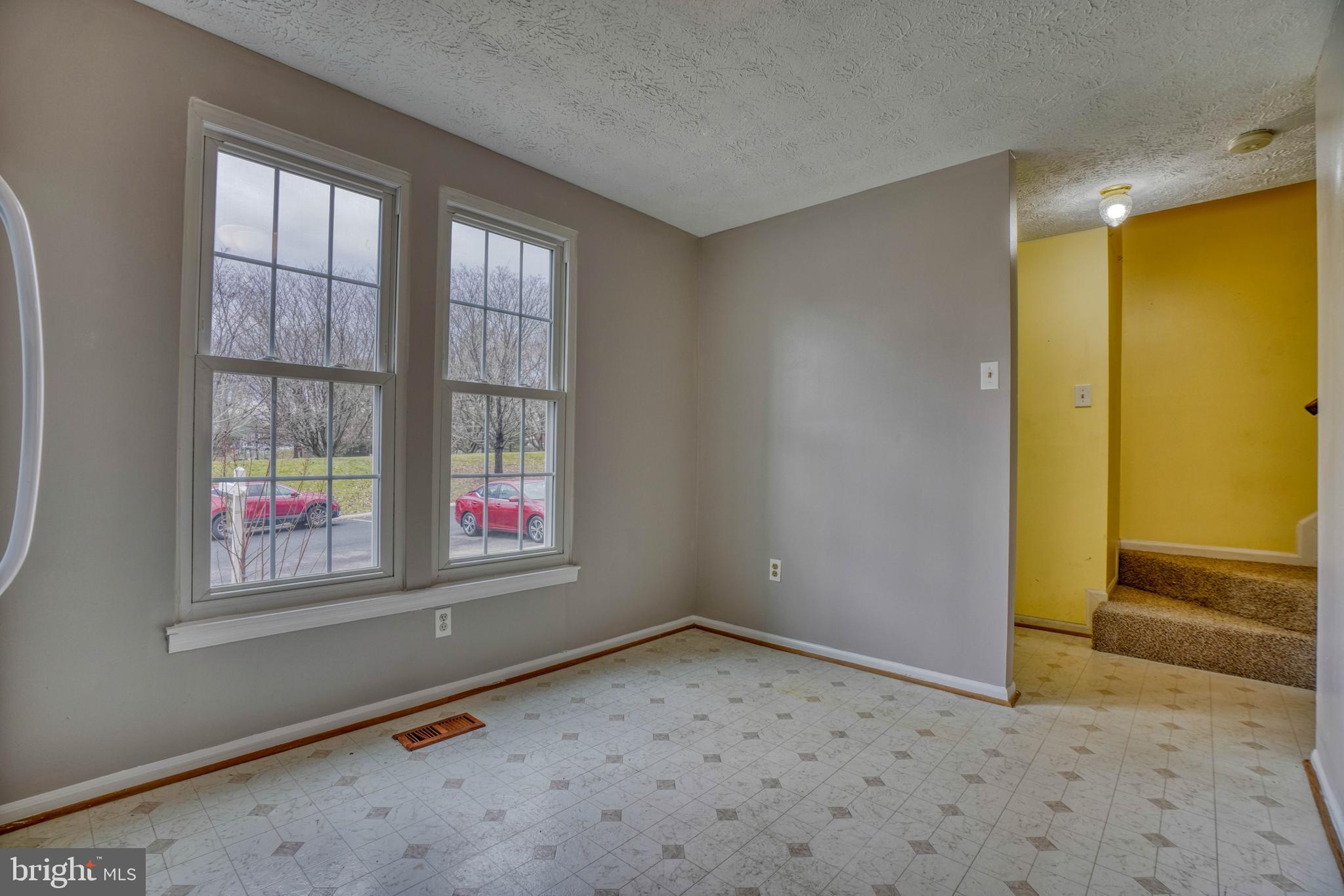 CONSTANT FRIENDSHIP - Residential