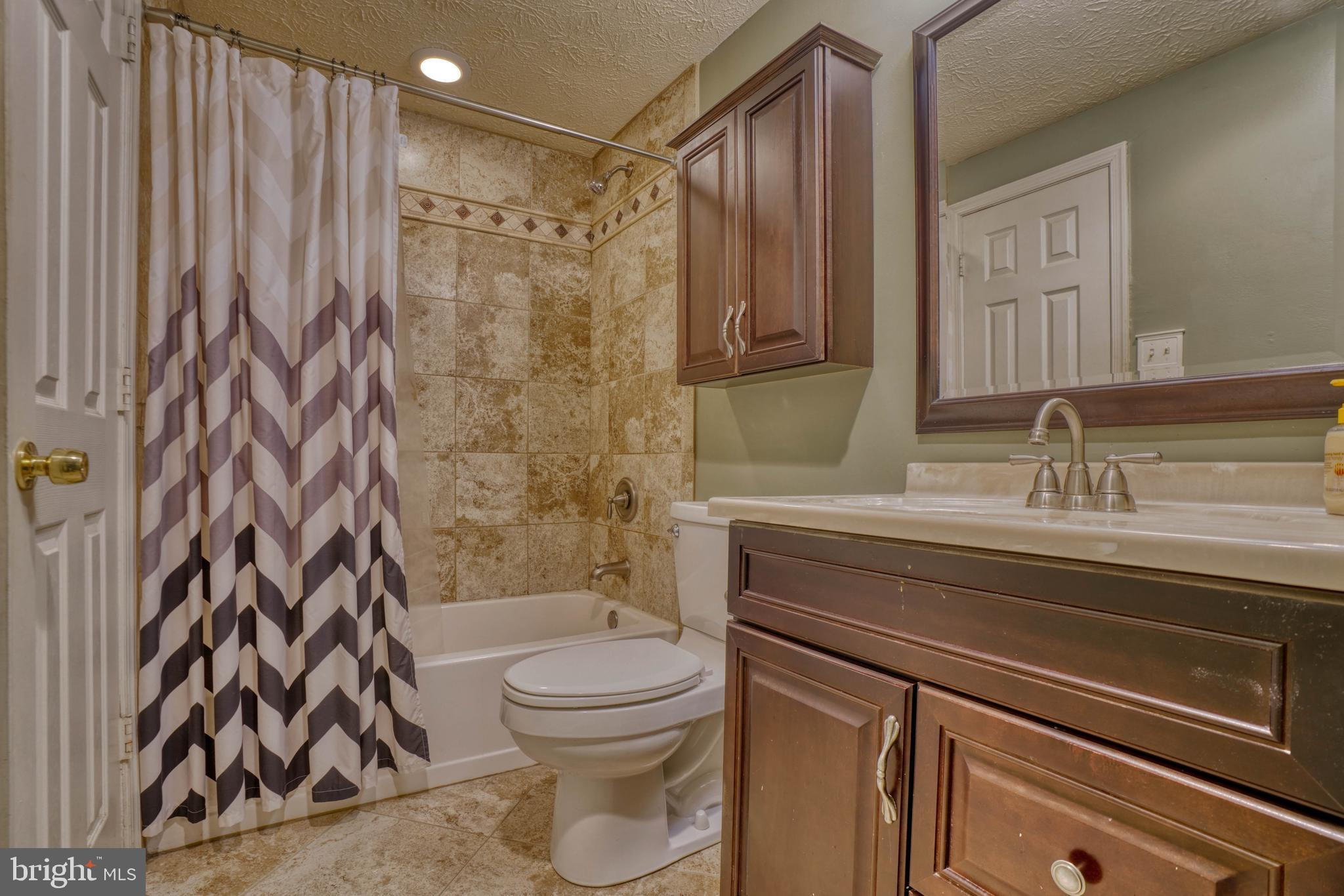 CONSTANT FRIENDSHIP - Residential