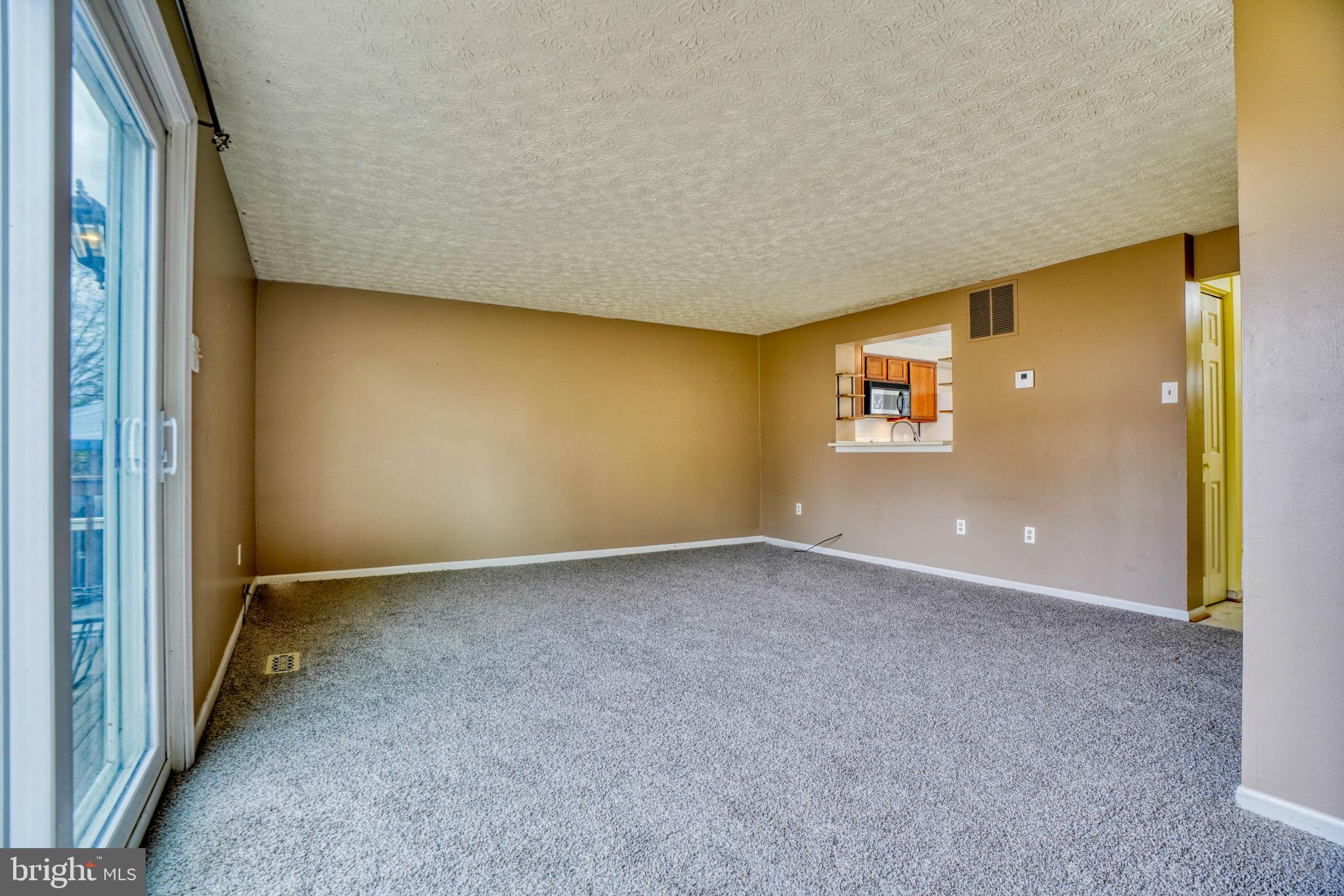 CONSTANT FRIENDSHIP - Residential