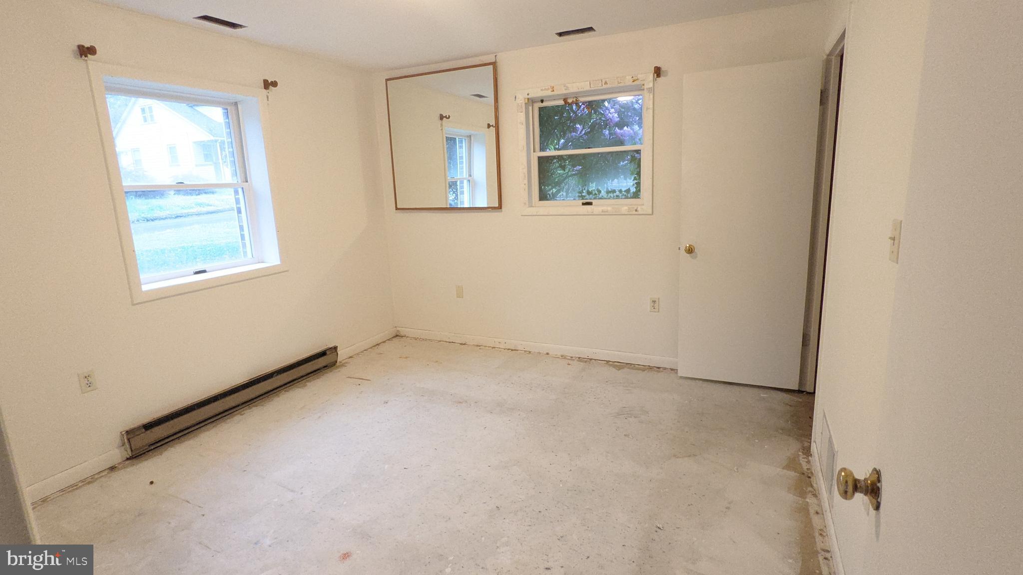 WOODLAND BEACH - Residential