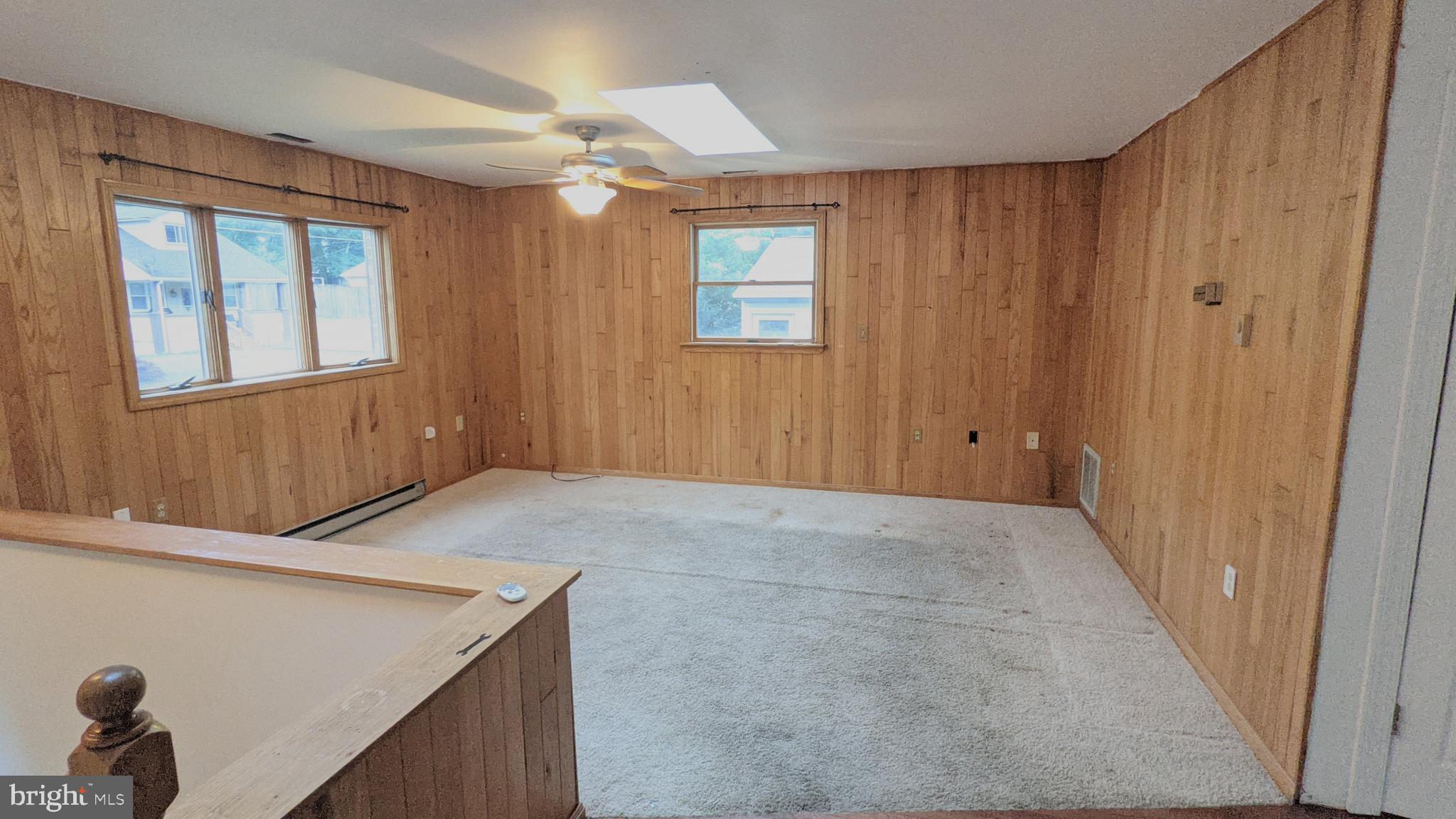 WOODLAND BEACH - Residential