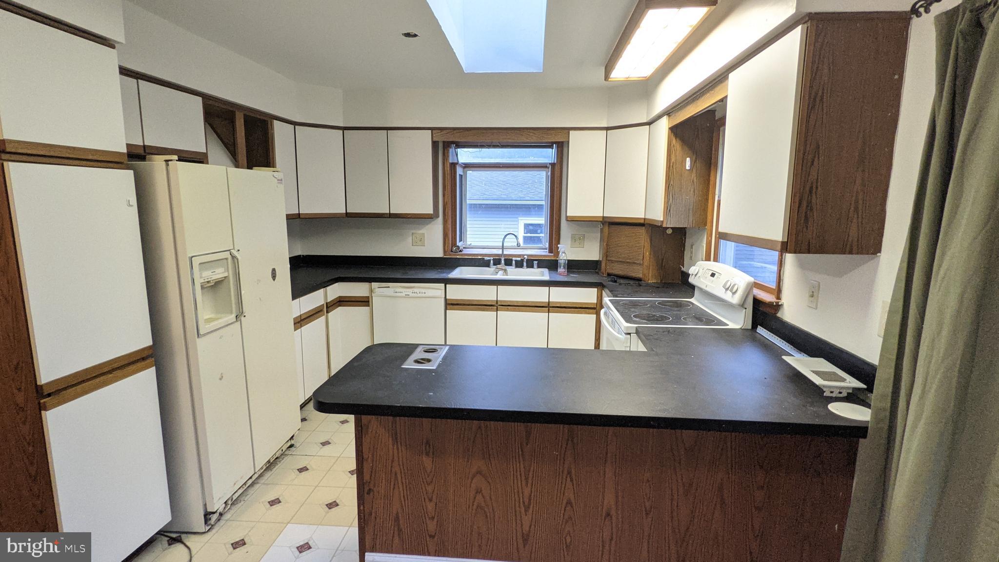 WOODLAND BEACH - Residential