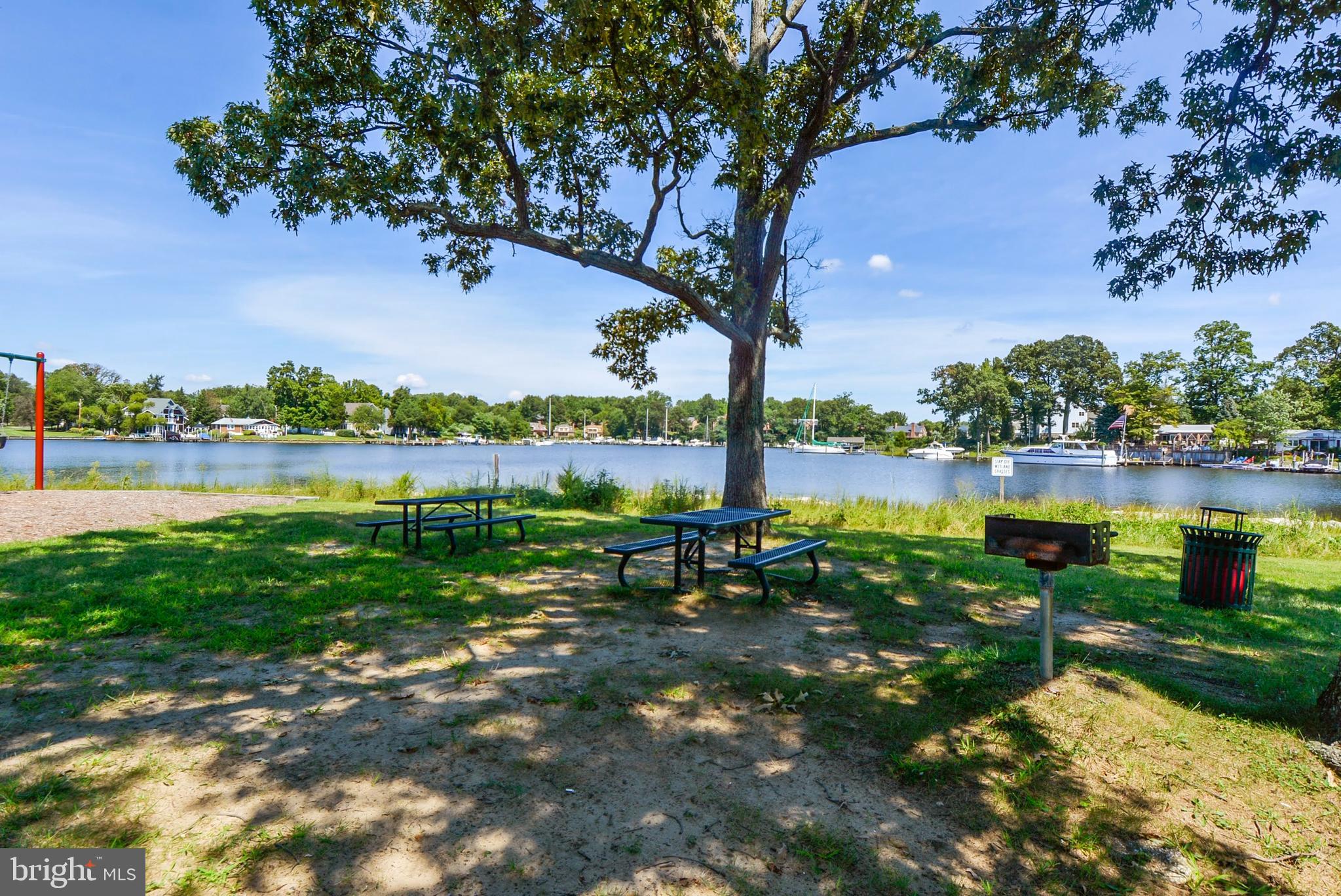 WOODLAND BEACH - Residential