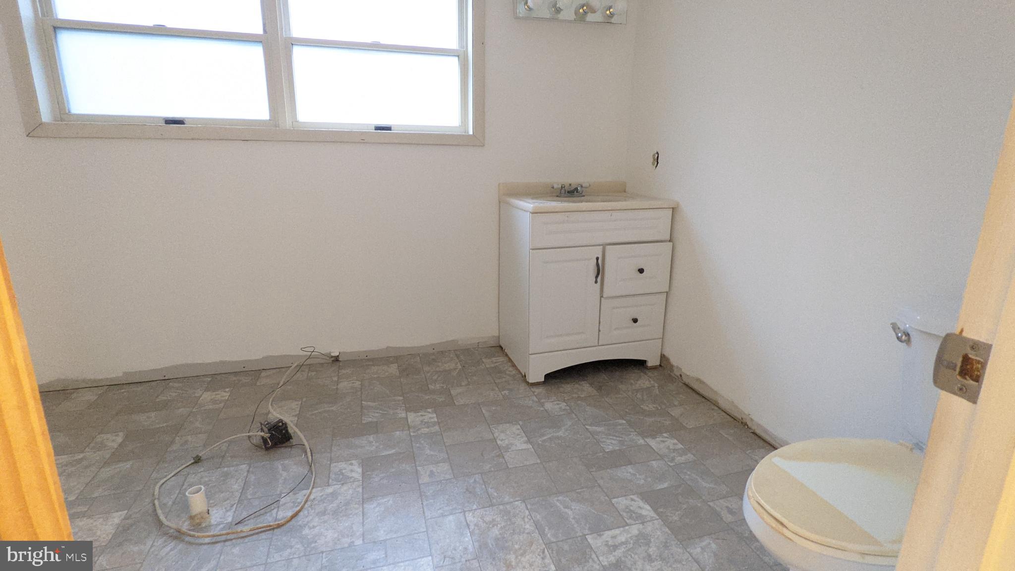 WOODLAND BEACH - Residential