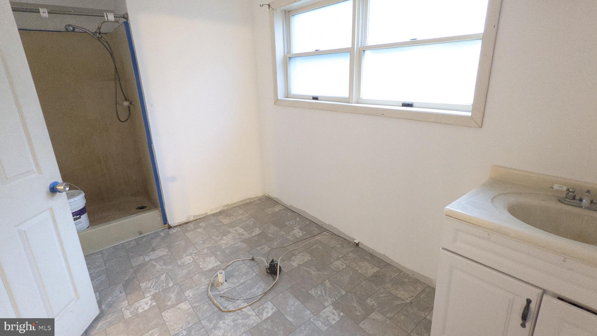 WOODLAND BEACH - Residential