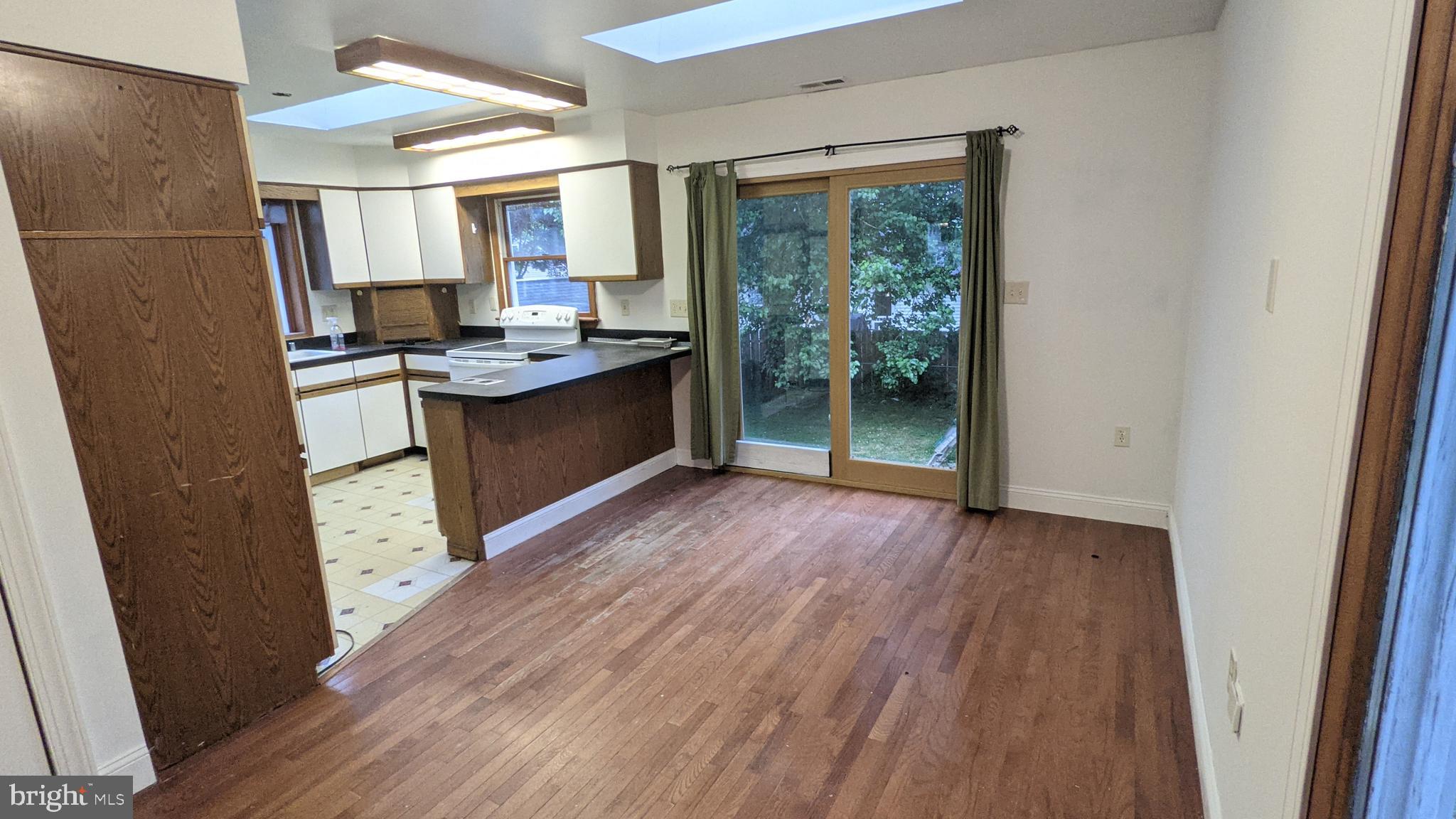 WOODLAND BEACH - Residential