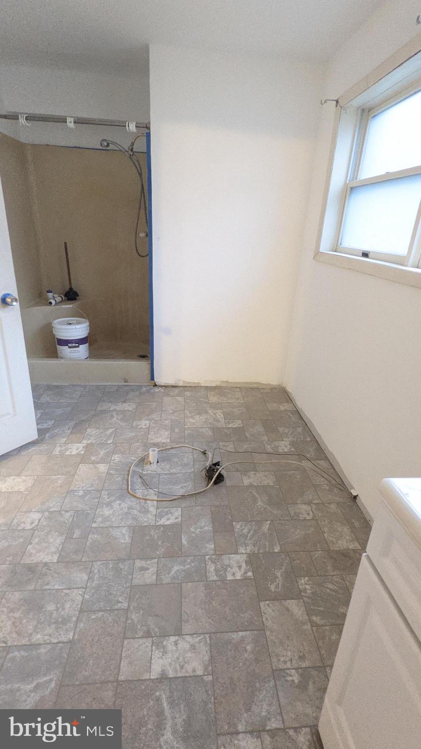 WOODLAND BEACH - Residential