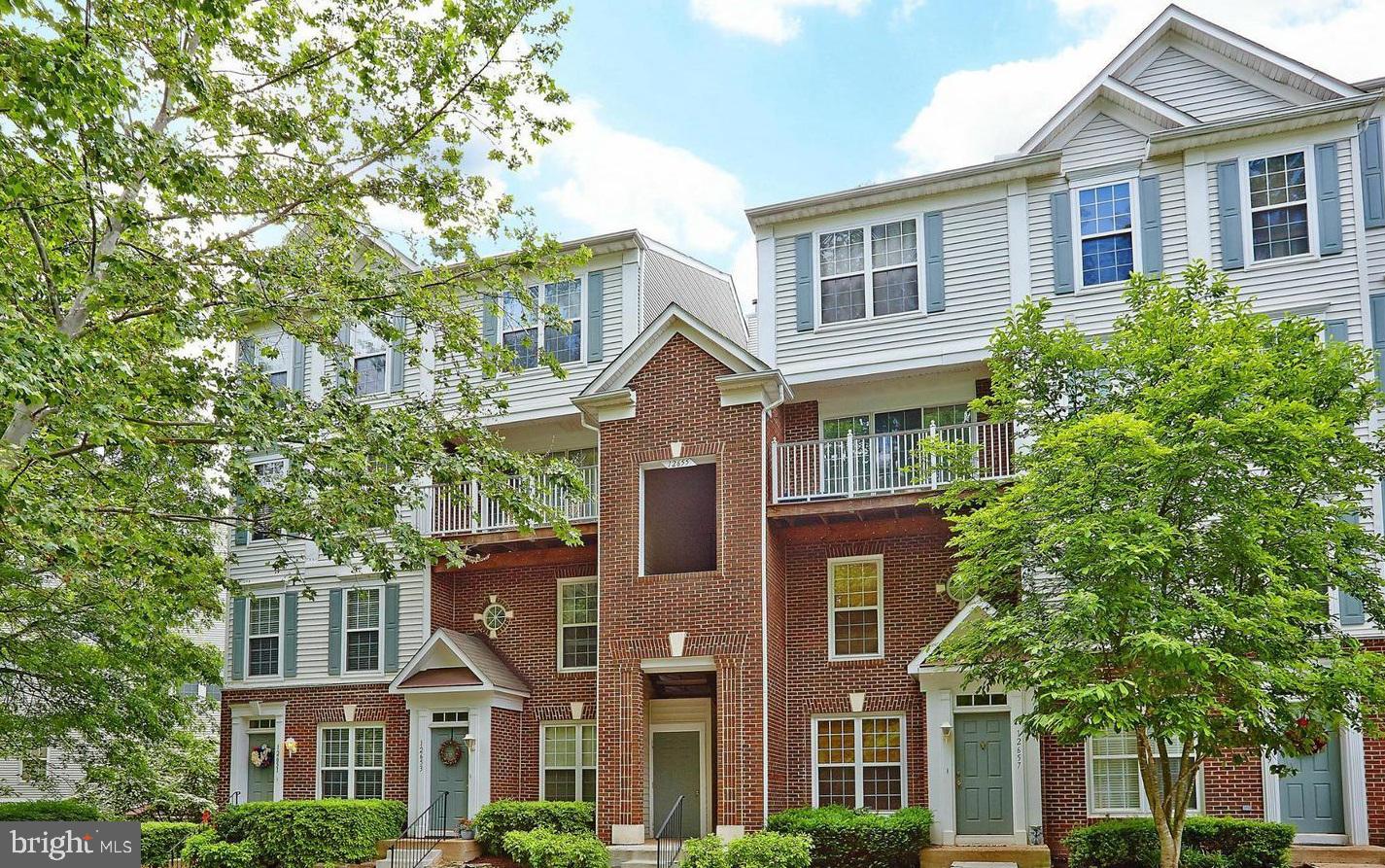 FAIR LAKES - Residential