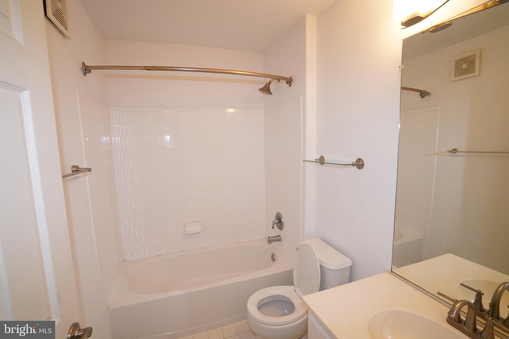 FAIR LAKES - Residential