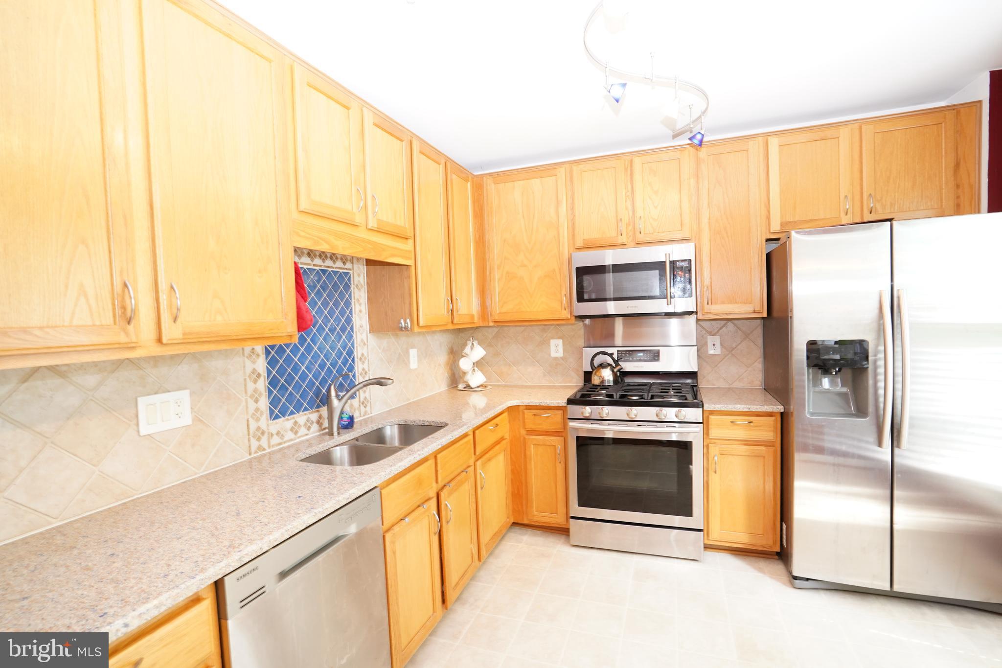 FAIR LAKES - Residential