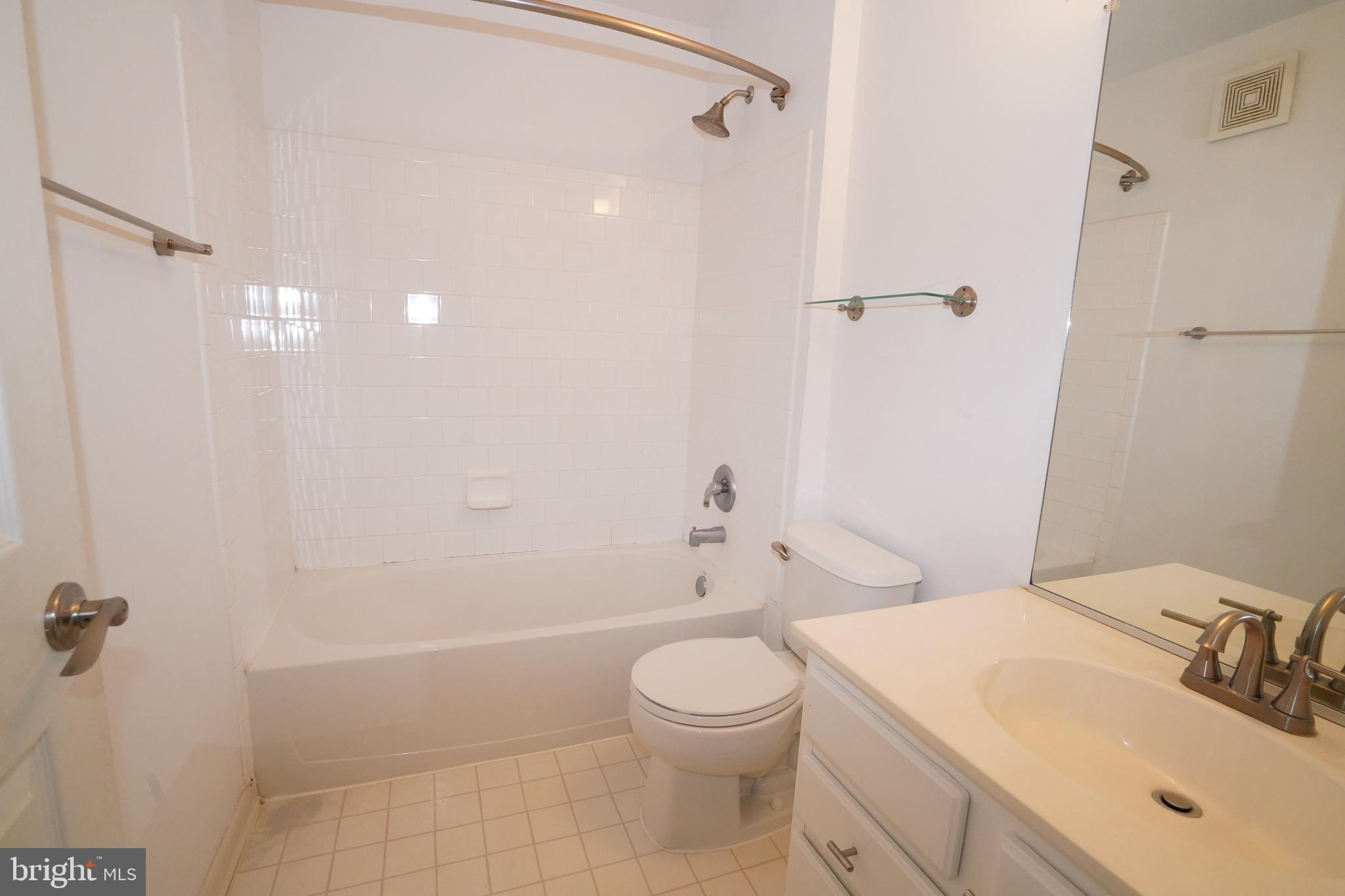 FAIR LAKES - Residential