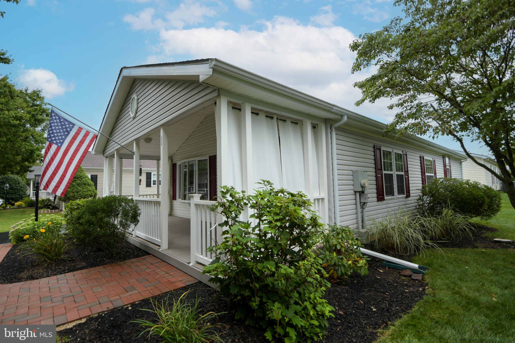 218 DOVE COURT