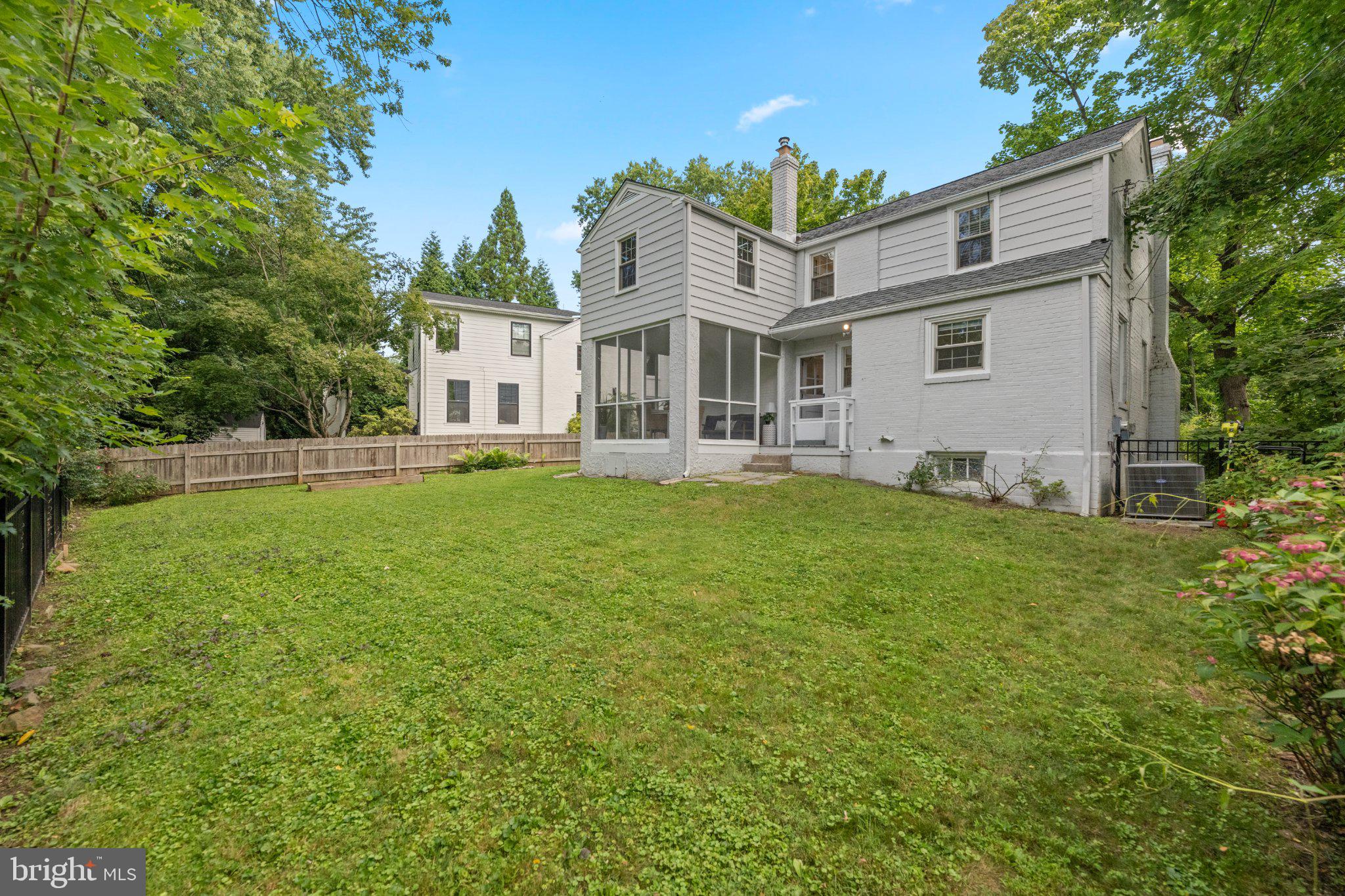 238 BARCLADEN CIRCLE