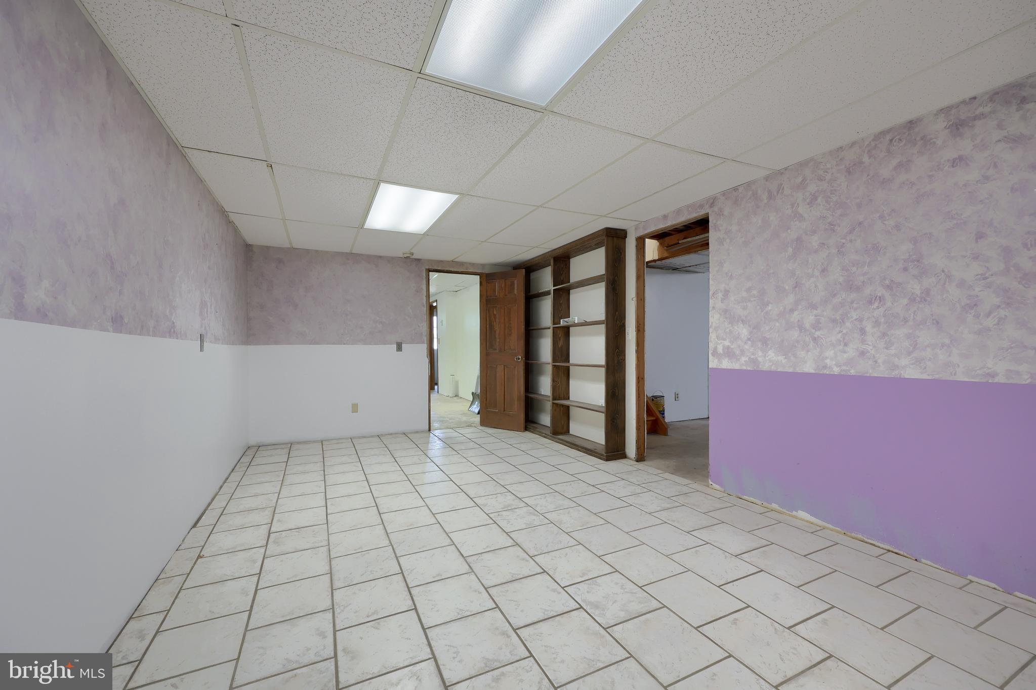 COUNTRY  SETTING - Residential