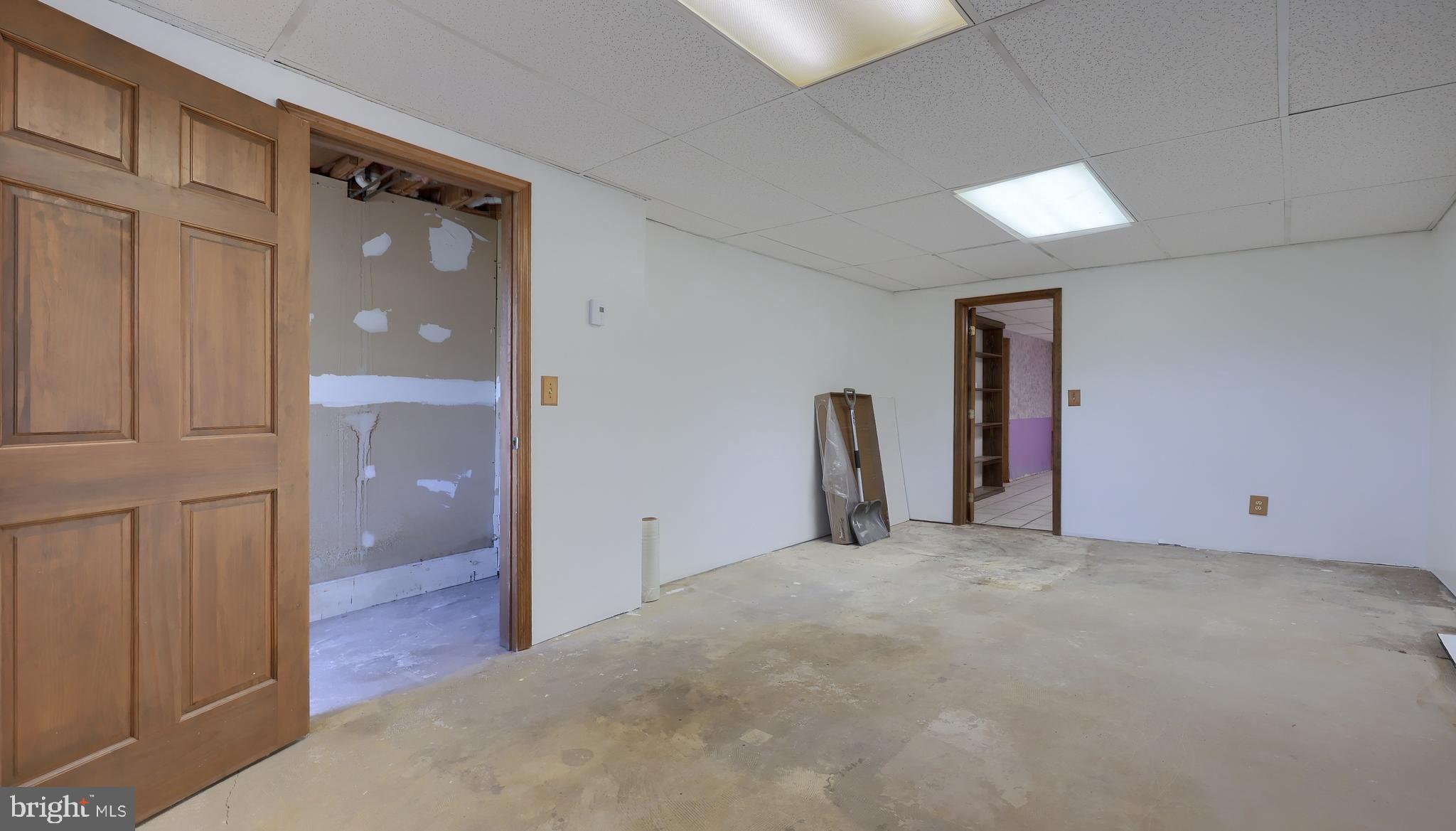 COUNTRY  SETTING - Residential