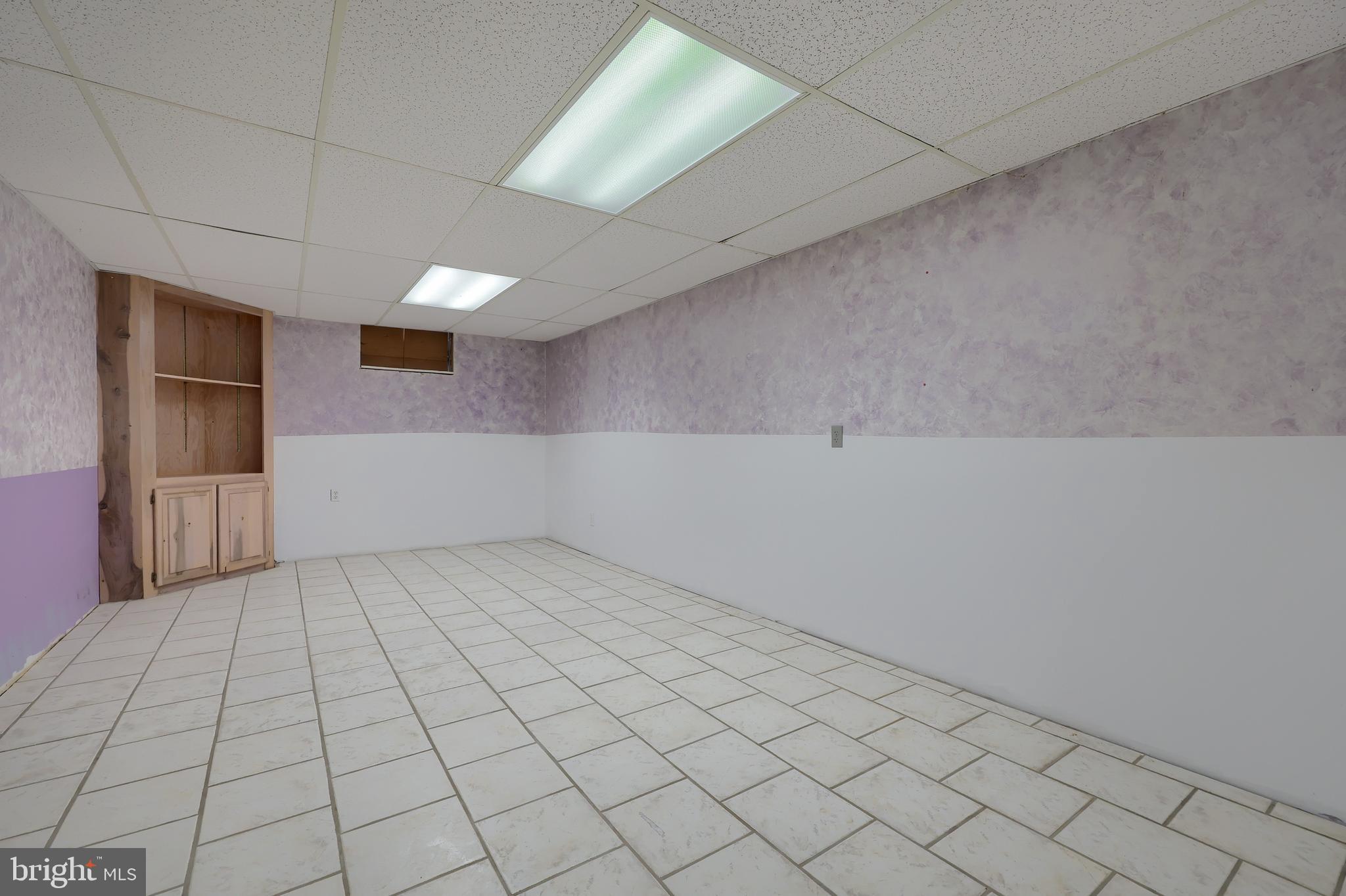 COUNTRY  SETTING - Residential