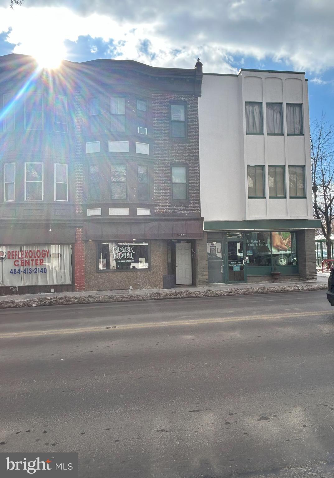 Updated 1 bedroom 1 bath apartment in downtown Ardmore. Apartment includes bedroom, living room, kitchen, bathroom and laundry.