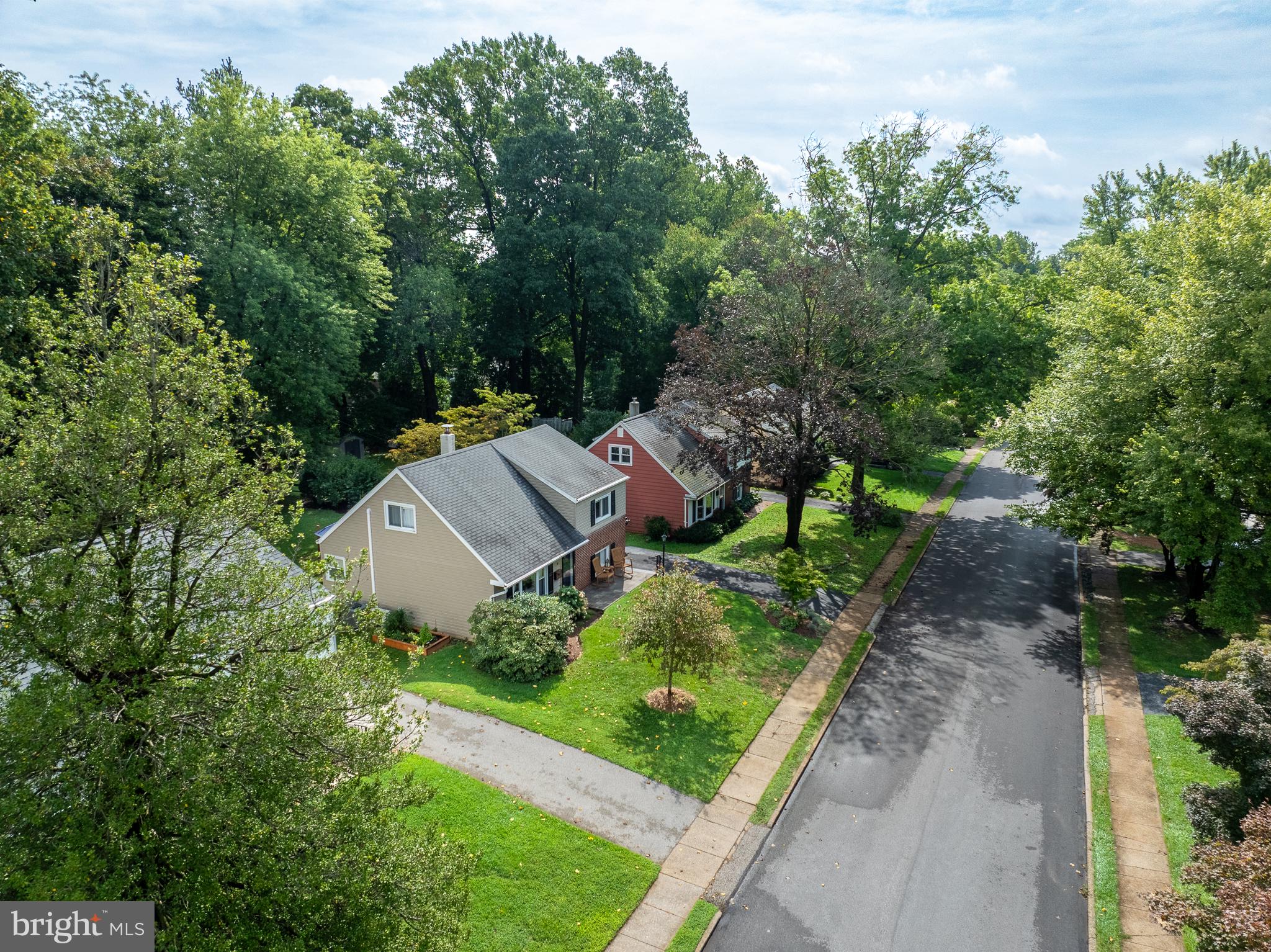 25 GREENTREE LANE
