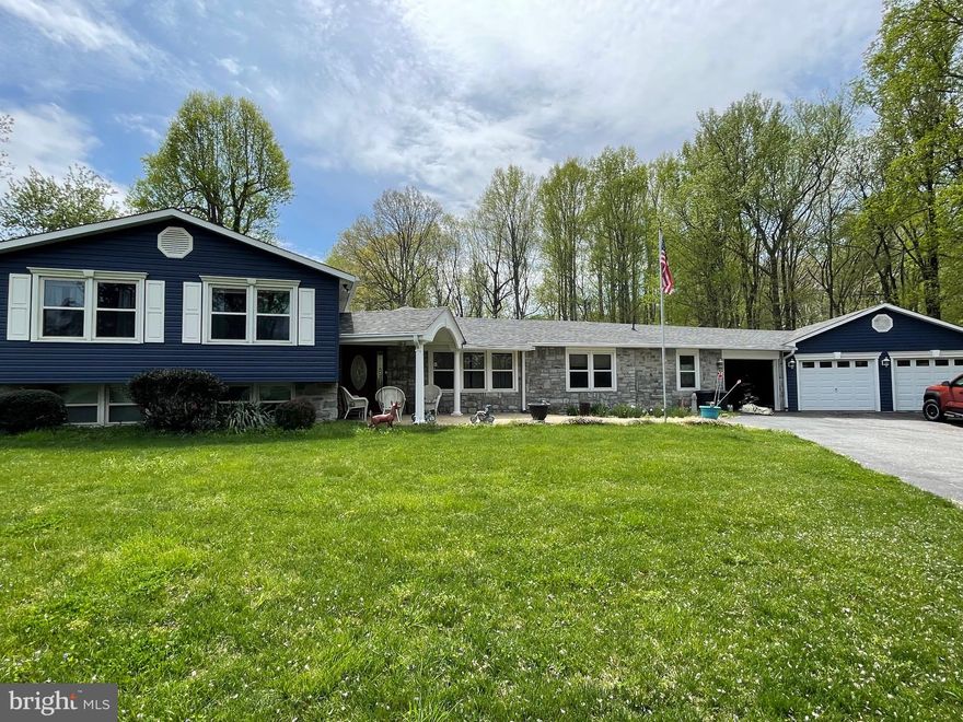 48 Hours notice to show, please give your agent enough notice to schedule a showing for you.    Huge Great Room addition with gas fireplace overlooking pool and patio.  Upgraded kitchen with granite counters, wood flooring, and stainless steel appliances.  House needs cosmetics, not major renovation.  Generous closet space.  Main level laundry.  Oversized 3 car garage.  On 3 beautiful, private acres.