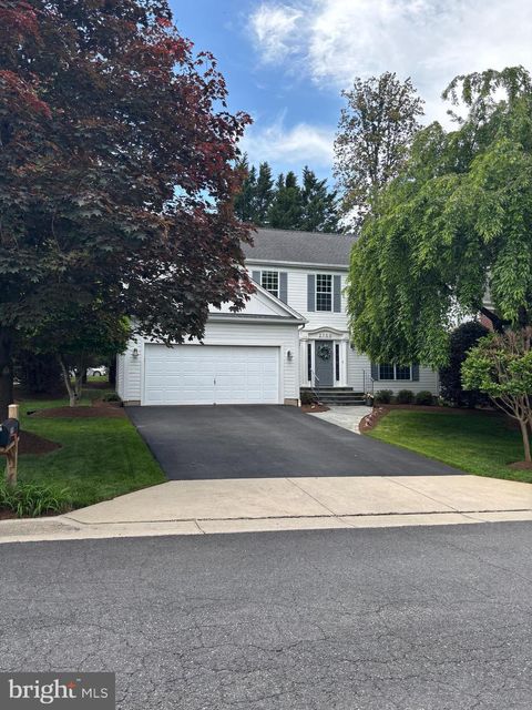 Photo of 2700 Snowberry Place, OLNEY, MD 20832 (MLS # MDMC2232294)