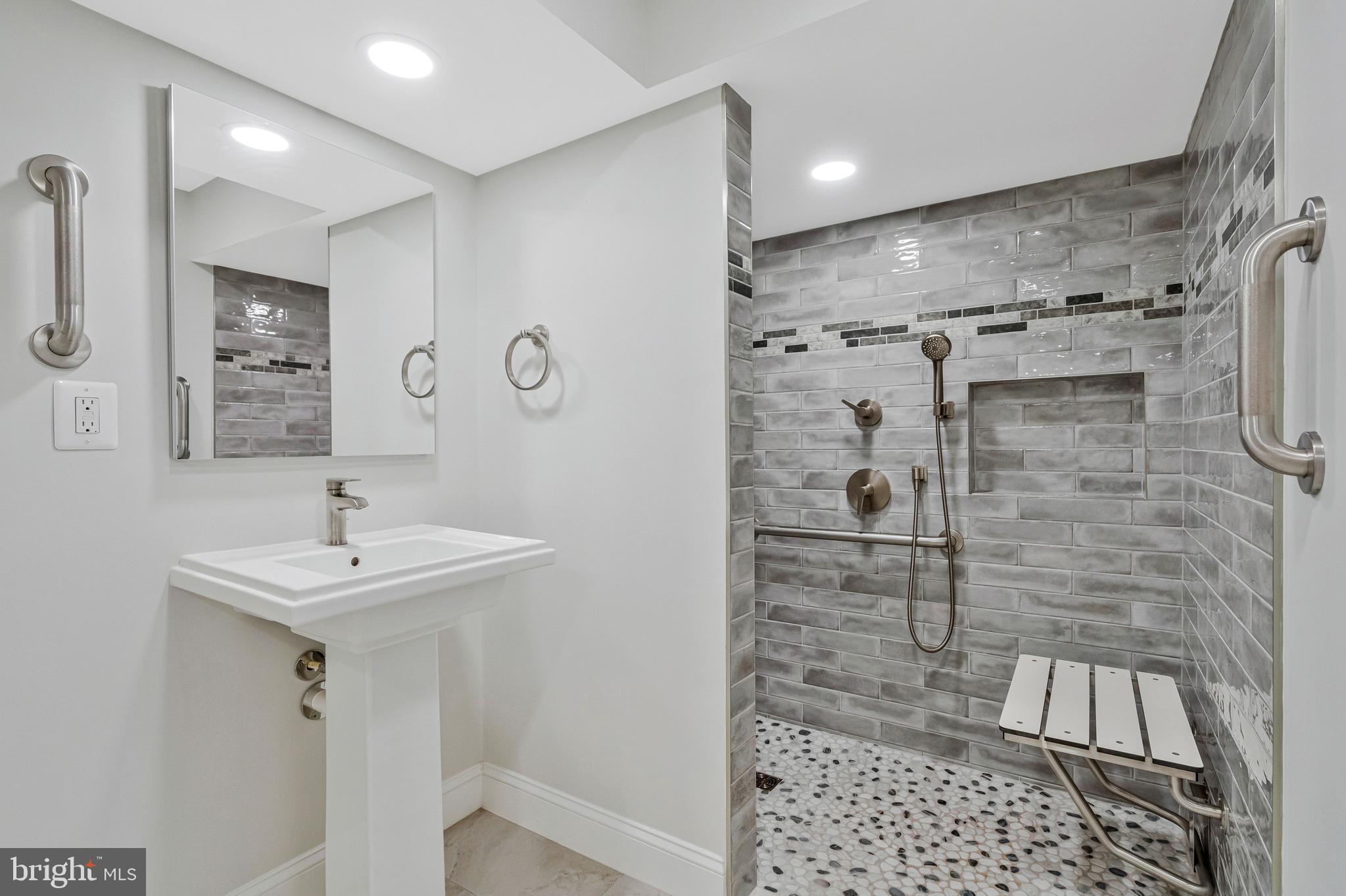 RESTON - Residential