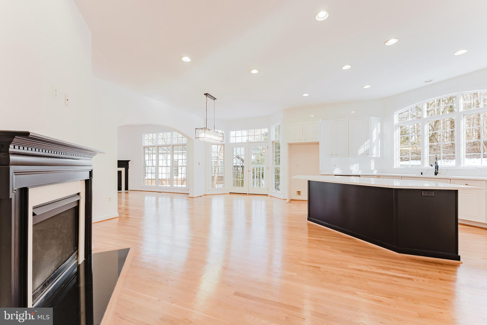 LAKE BARCROFT CLOISTERS - Residential