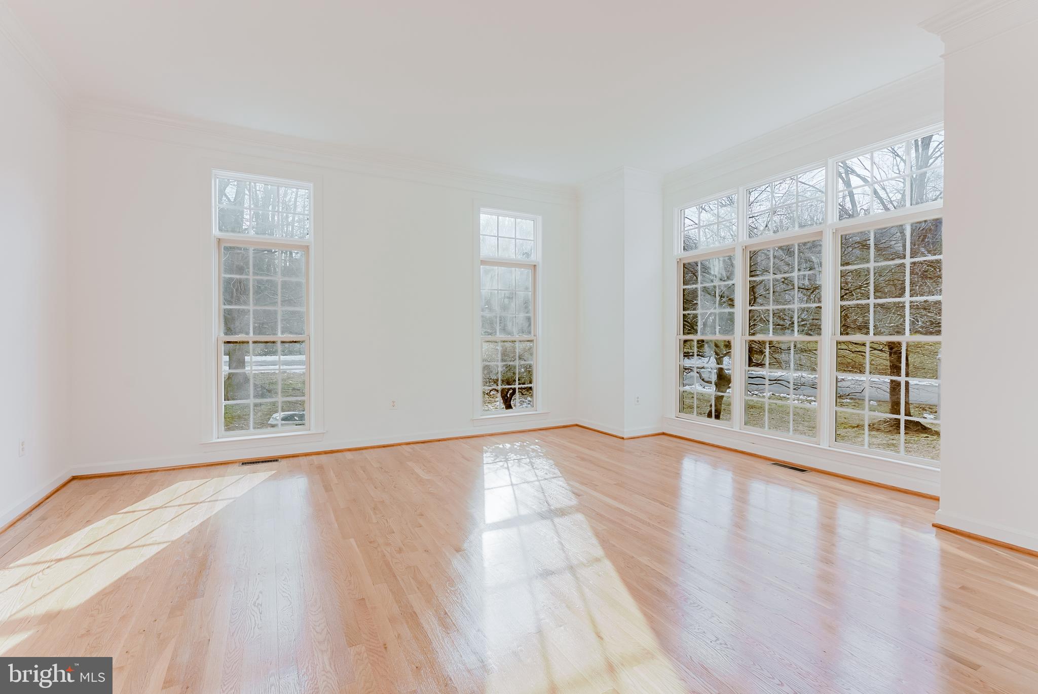 LAKE BARCROFT CLOISTERS - Residential