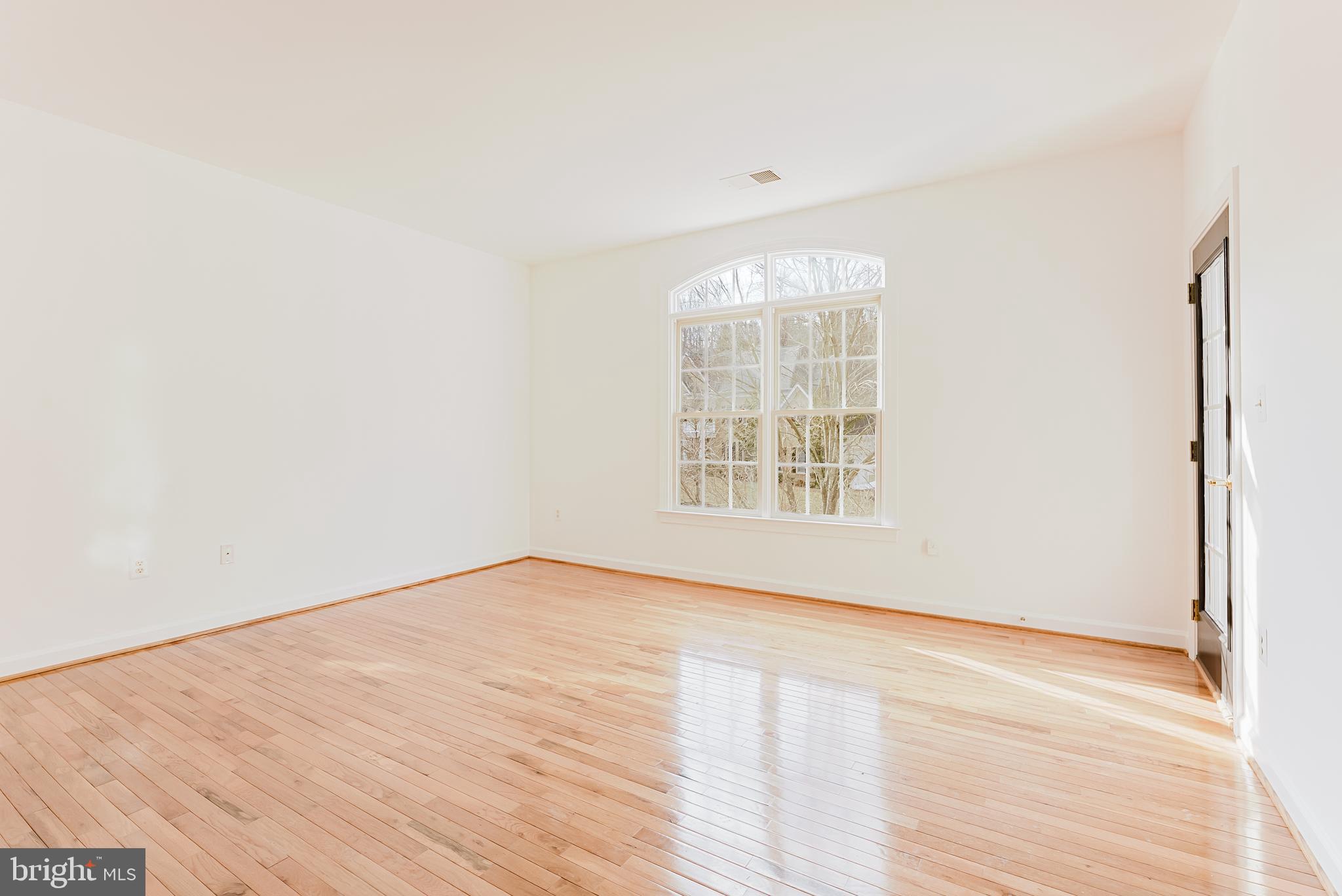 LAKE BARCROFT CLOISTERS - Residential