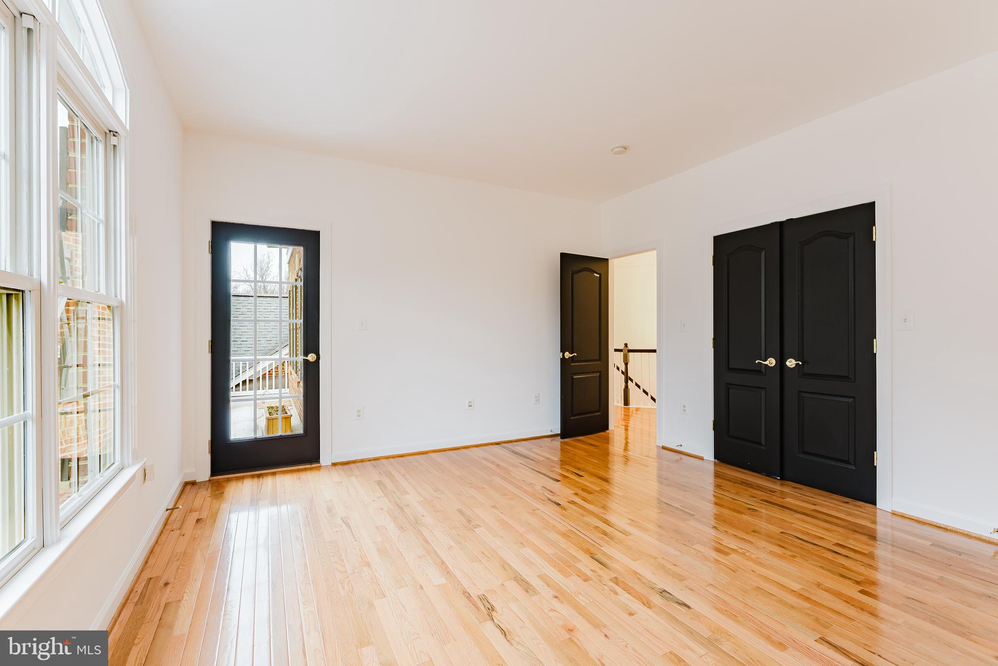 LAKE BARCROFT CLOISTERS - Residential