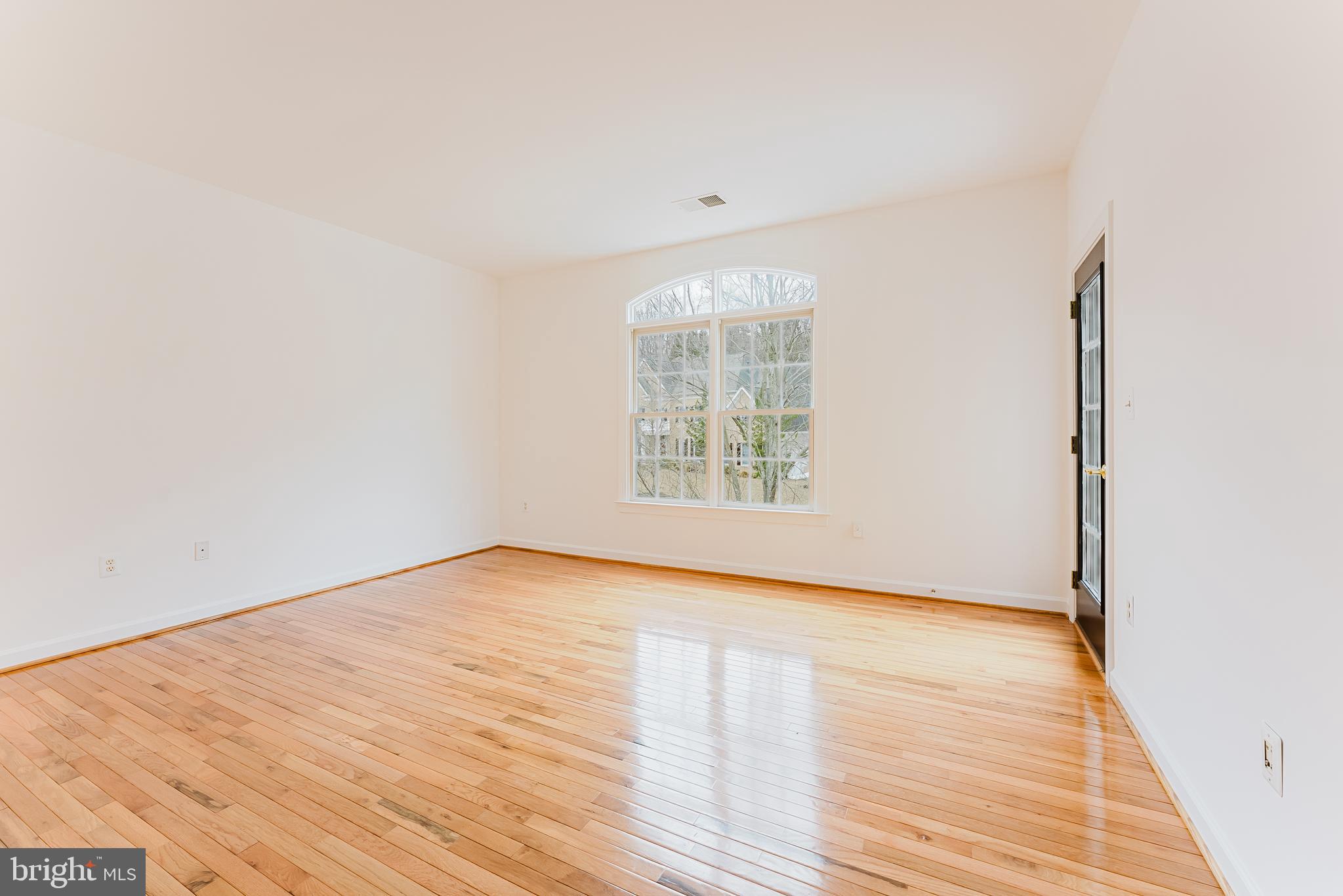 LAKE BARCROFT CLOISTERS - Residential