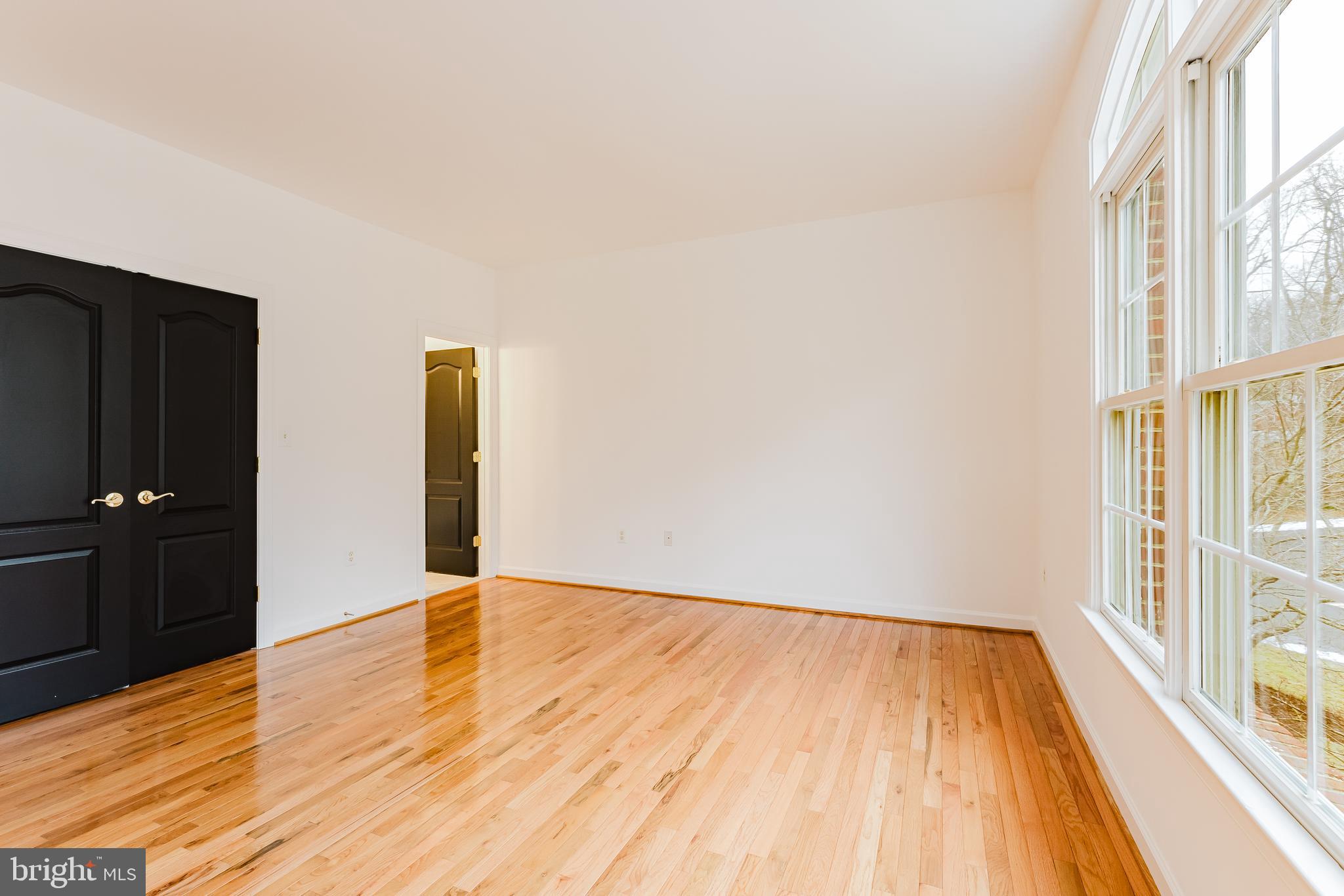 LAKE BARCROFT CLOISTERS - Residential