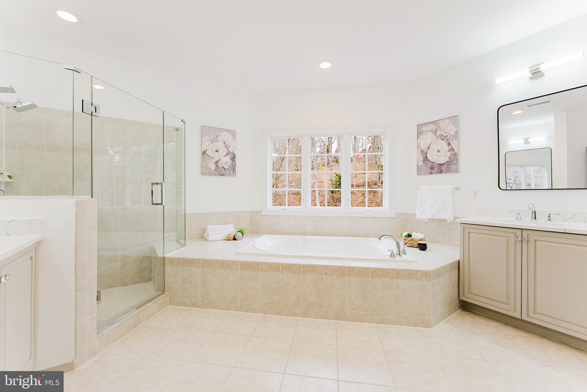 LAKE BARCROFT CLOISTERS - Residential