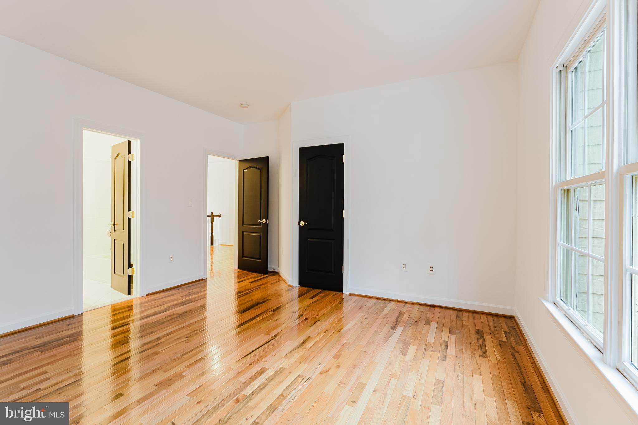 LAKE BARCROFT CLOISTERS - Residential