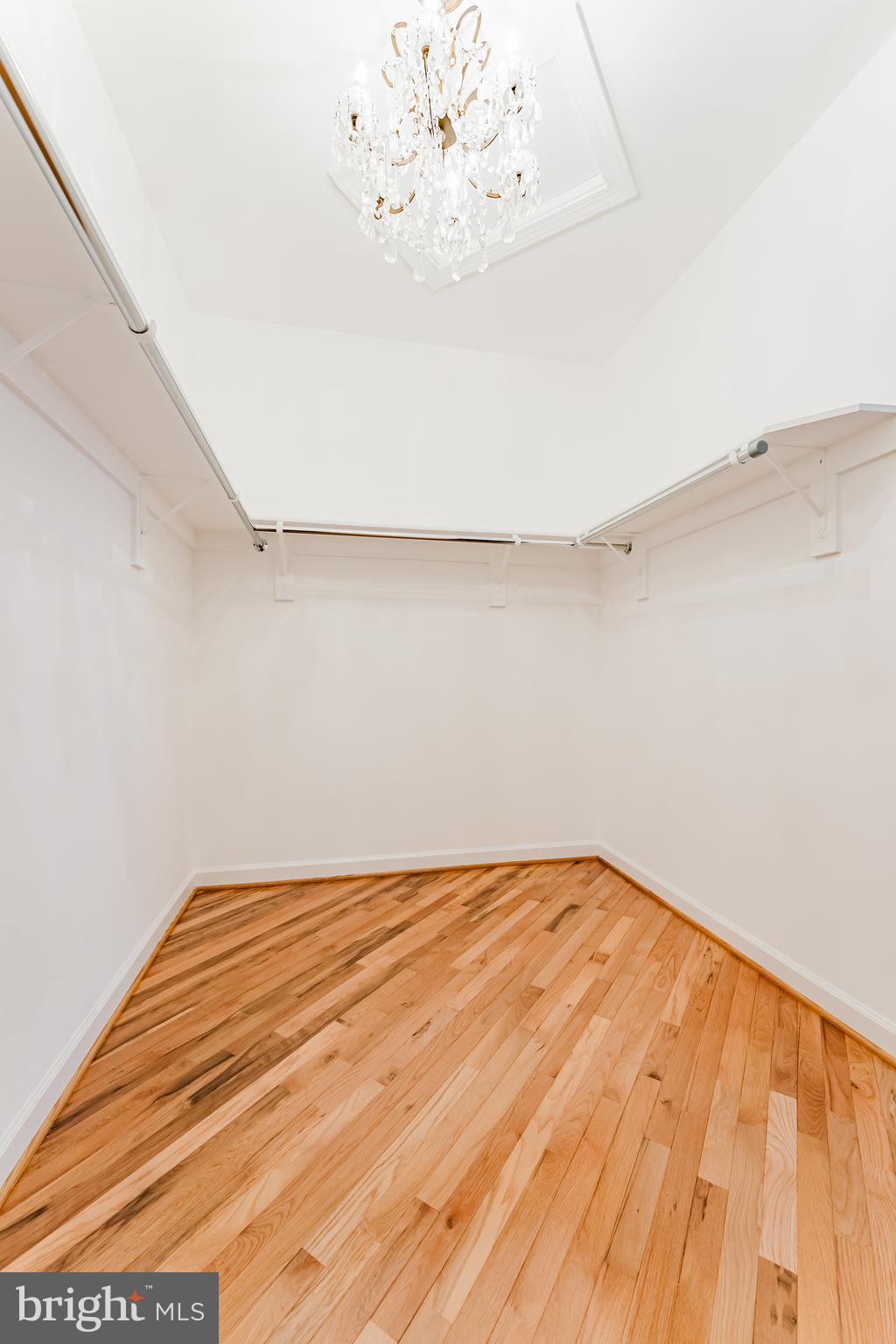 LAKE BARCROFT CLOISTERS - Residential