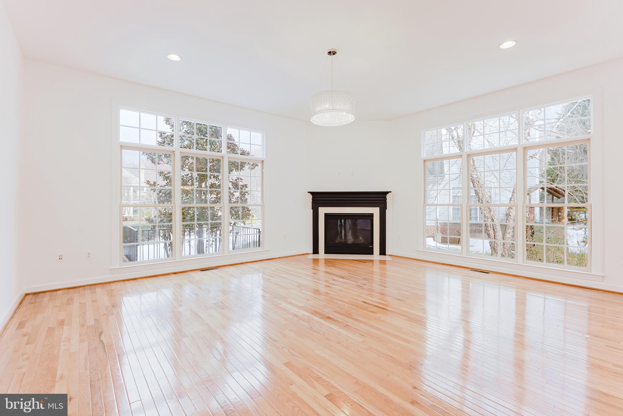 LAKE BARCROFT CLOISTERS - Residential