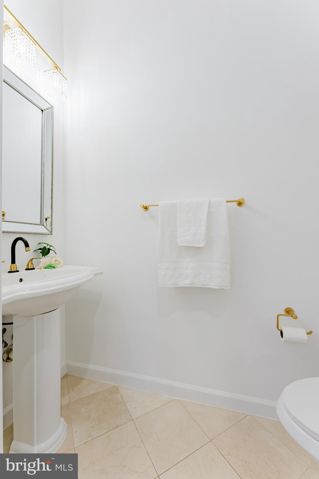 LAKE BARCROFT CLOISTERS - Residential